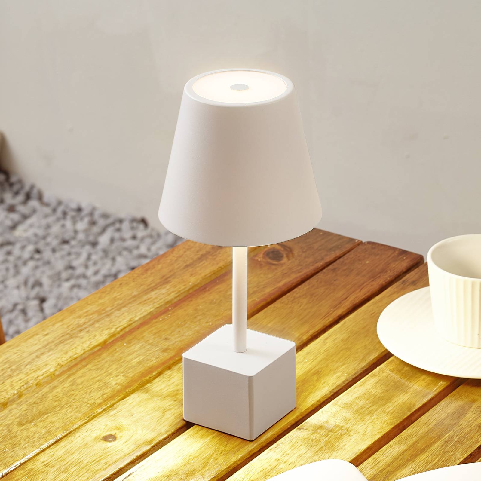 foto del prodotto lindby lampada da tavolo ricaricabile a led janea cube, bianco, metallo