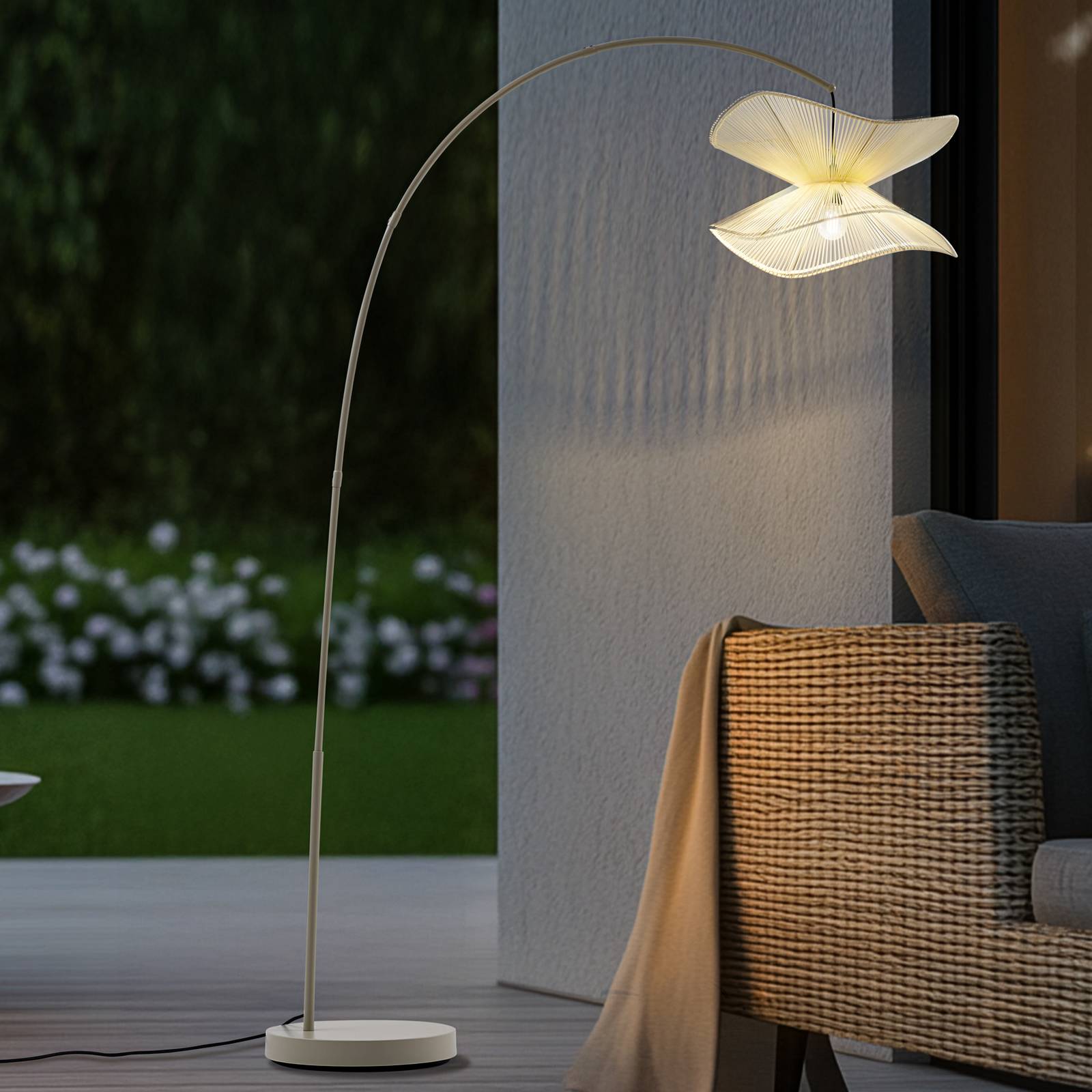 foto del prodotto lindby lampada da terra da esterno valdorin, beige, 199 cm, ip44