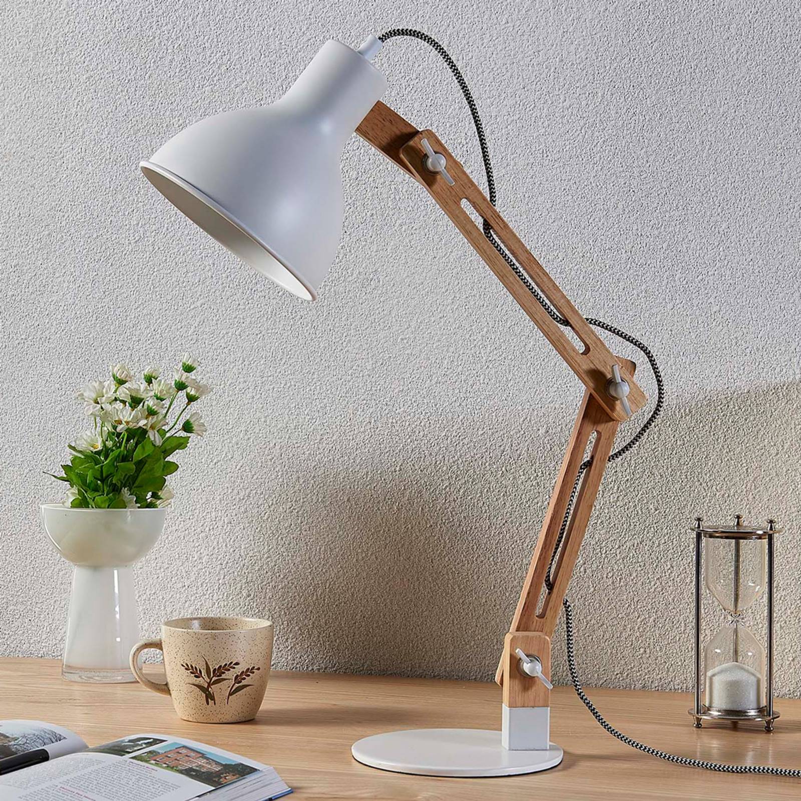 foto del prodotto lindby lampada di legno shivanja con paralume bianco