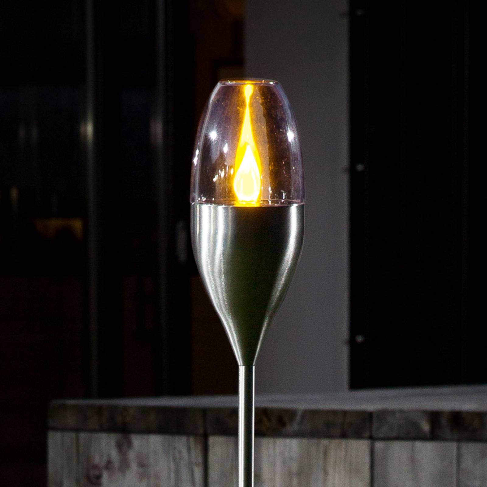 foto del prodotto lindby lampada led solare jari, altezza 122 cm, acciaio inox, trasparente