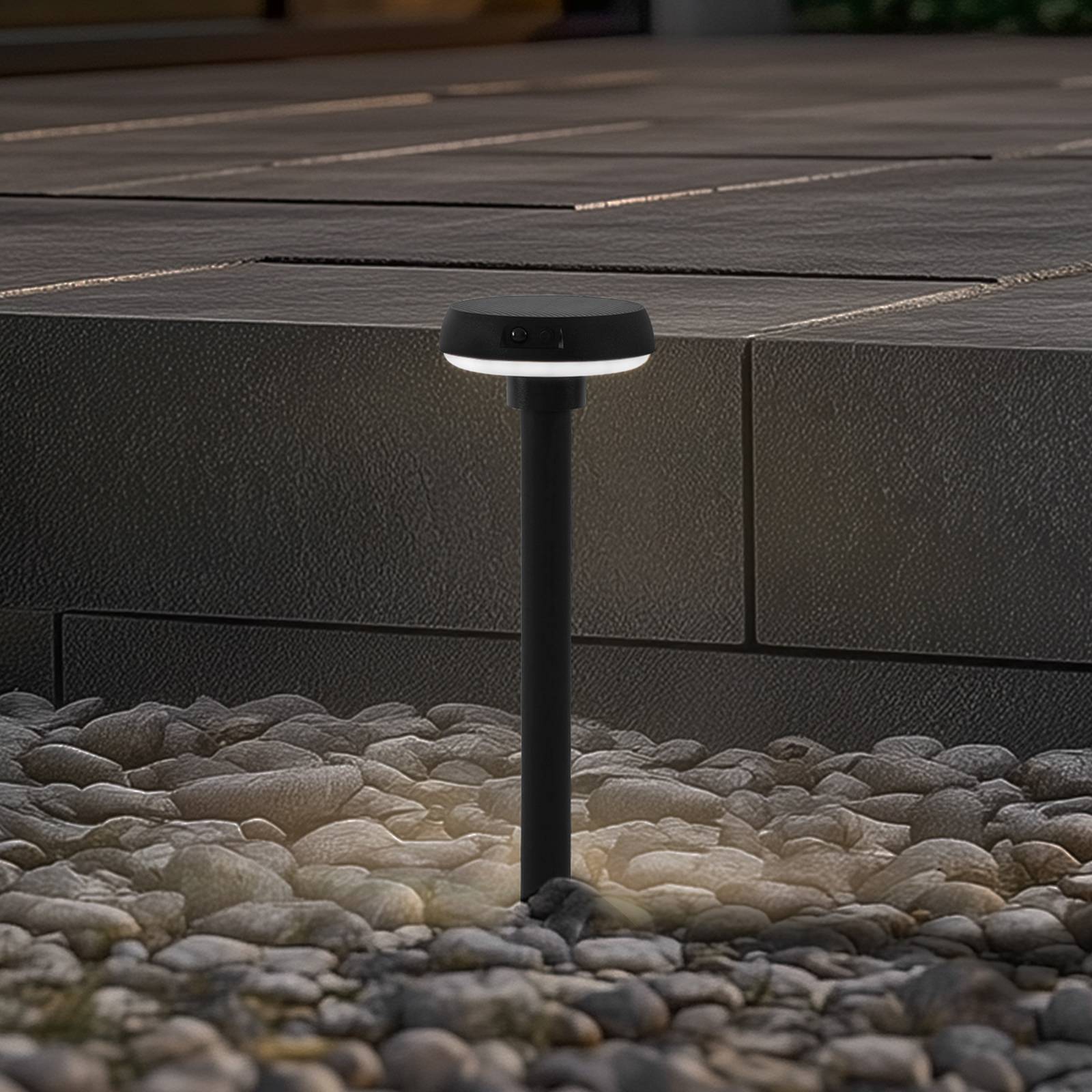 foto del prodotto lindby lampada solare led con picchetto brinca, nera, pc, sensore