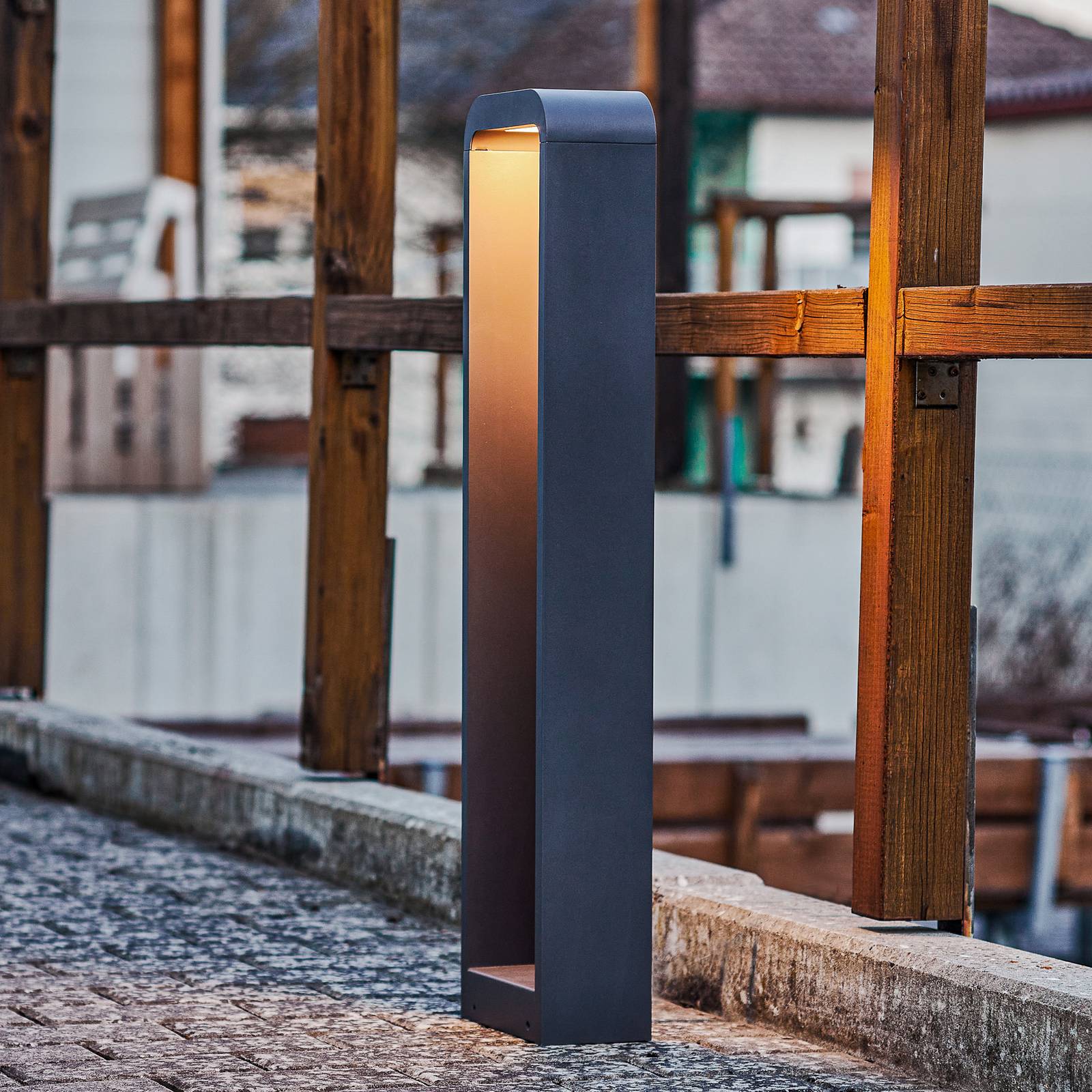 foto del prodotto lindby lampione a led emima, 80 cm, antracite, alluminio