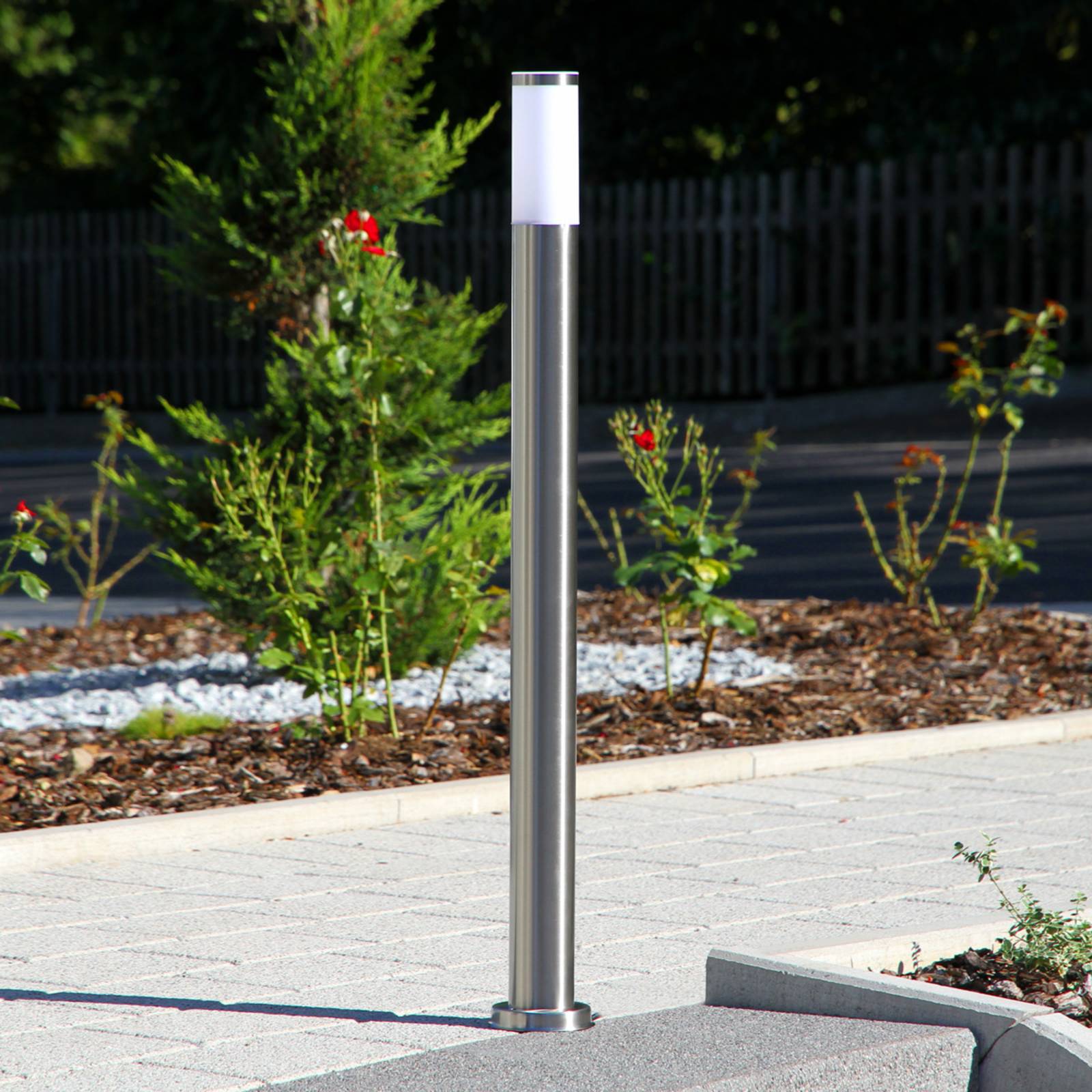 foto del prodotto lindby lampione kristof, acciaio inox, altezza 110 cm, e27