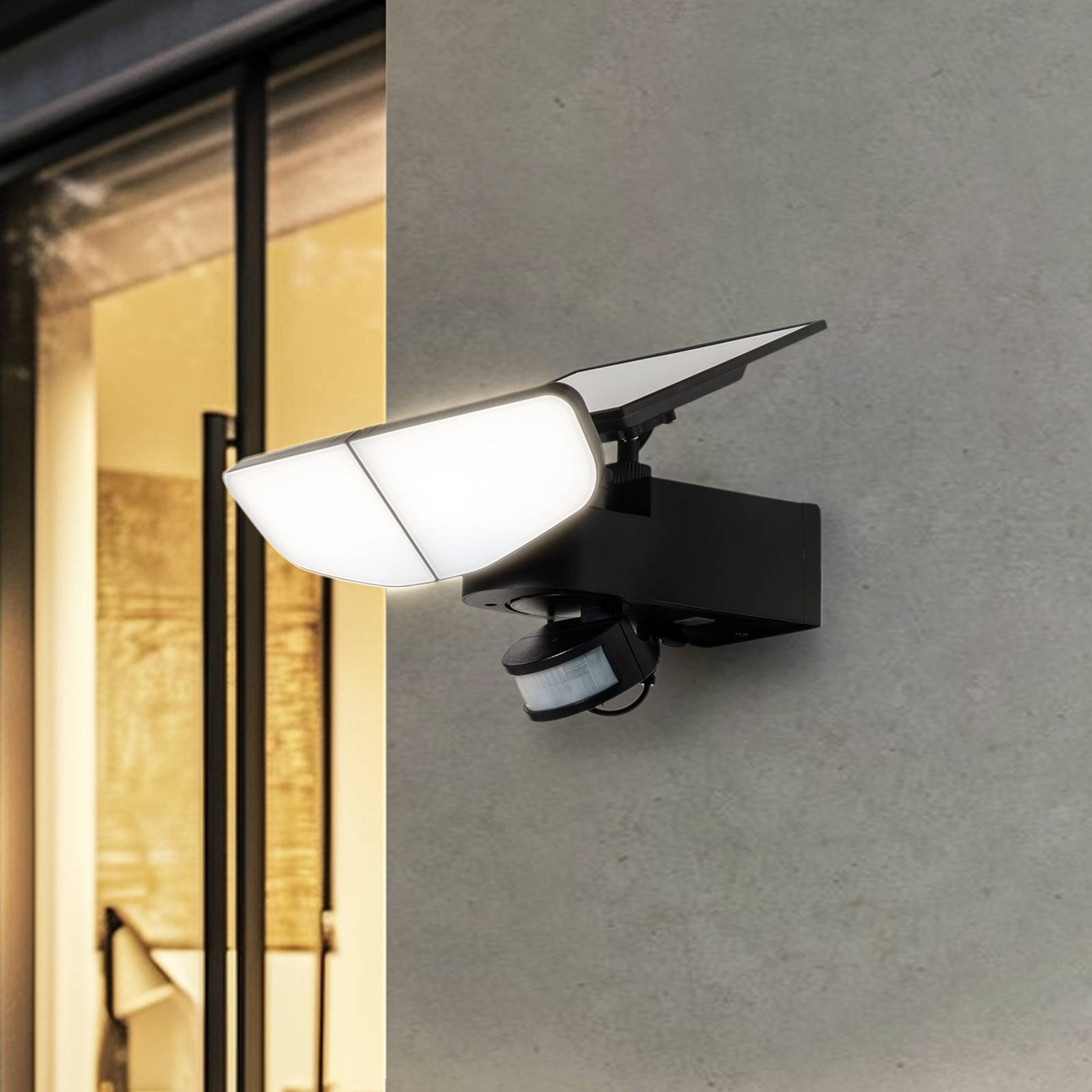 foto del prodotto lindby led applique solare naelin, nero, sensore, ip44