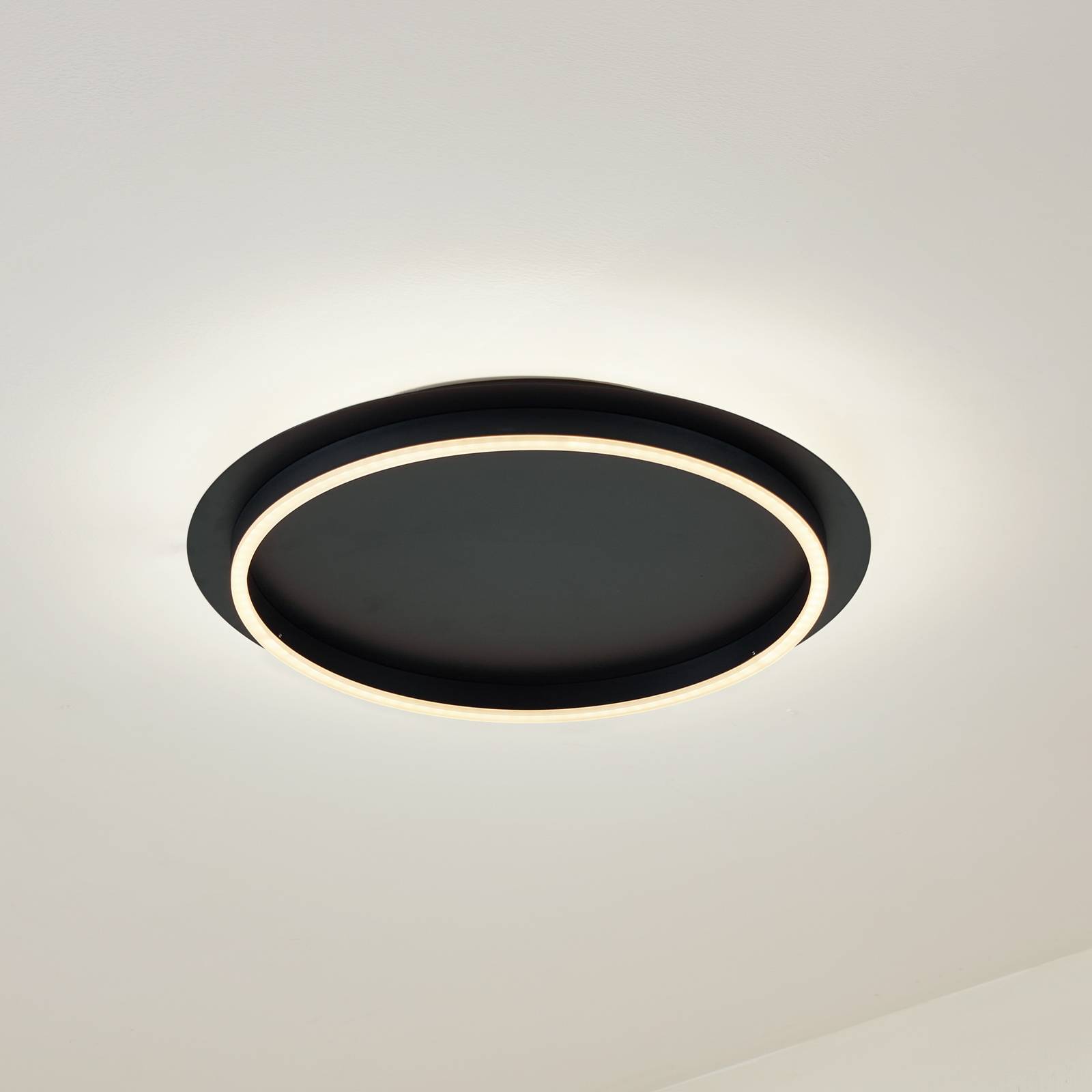 foto del prodotto lindby led kunis in nero da plastica
