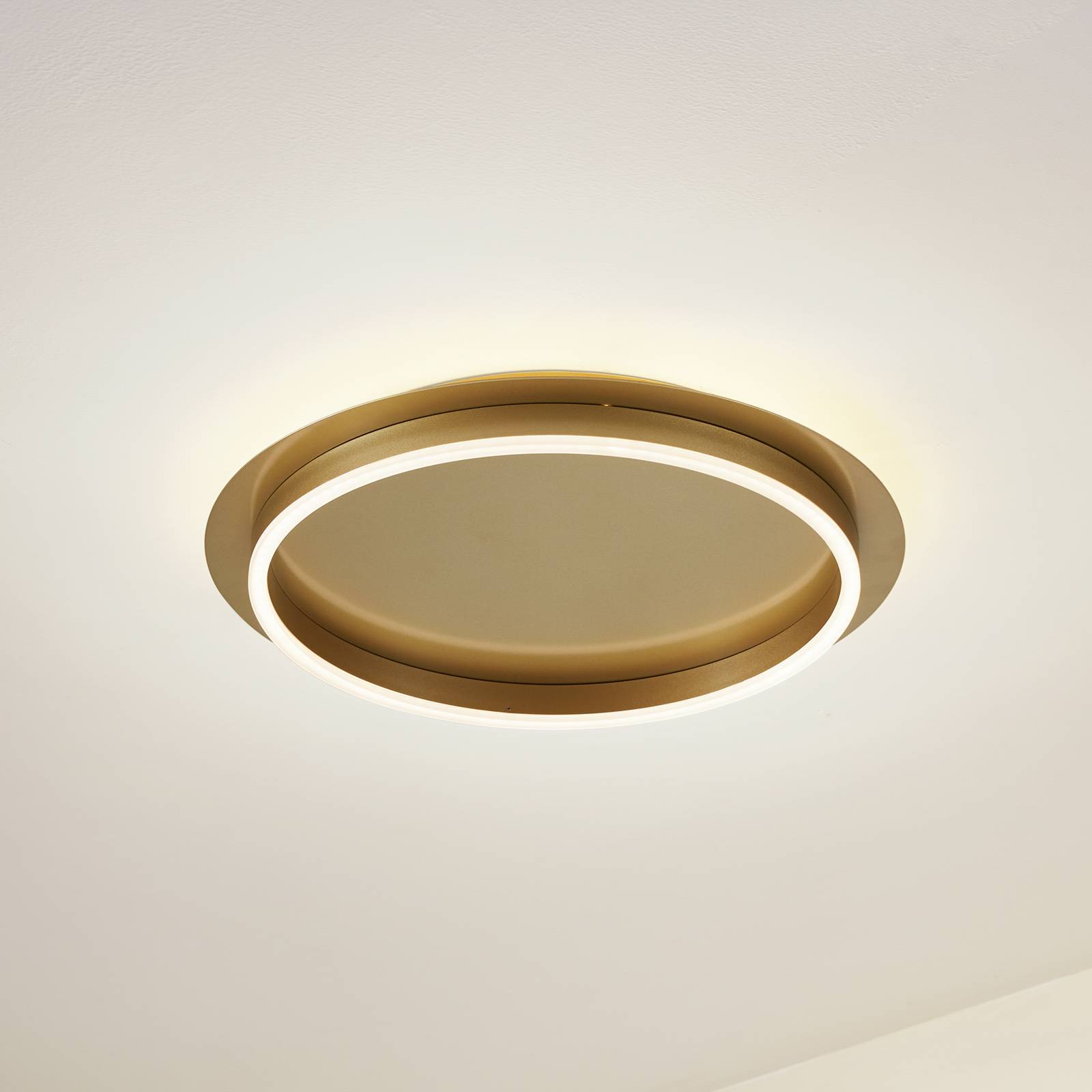 foto del prodotto lindby led kunis in oro da plastica