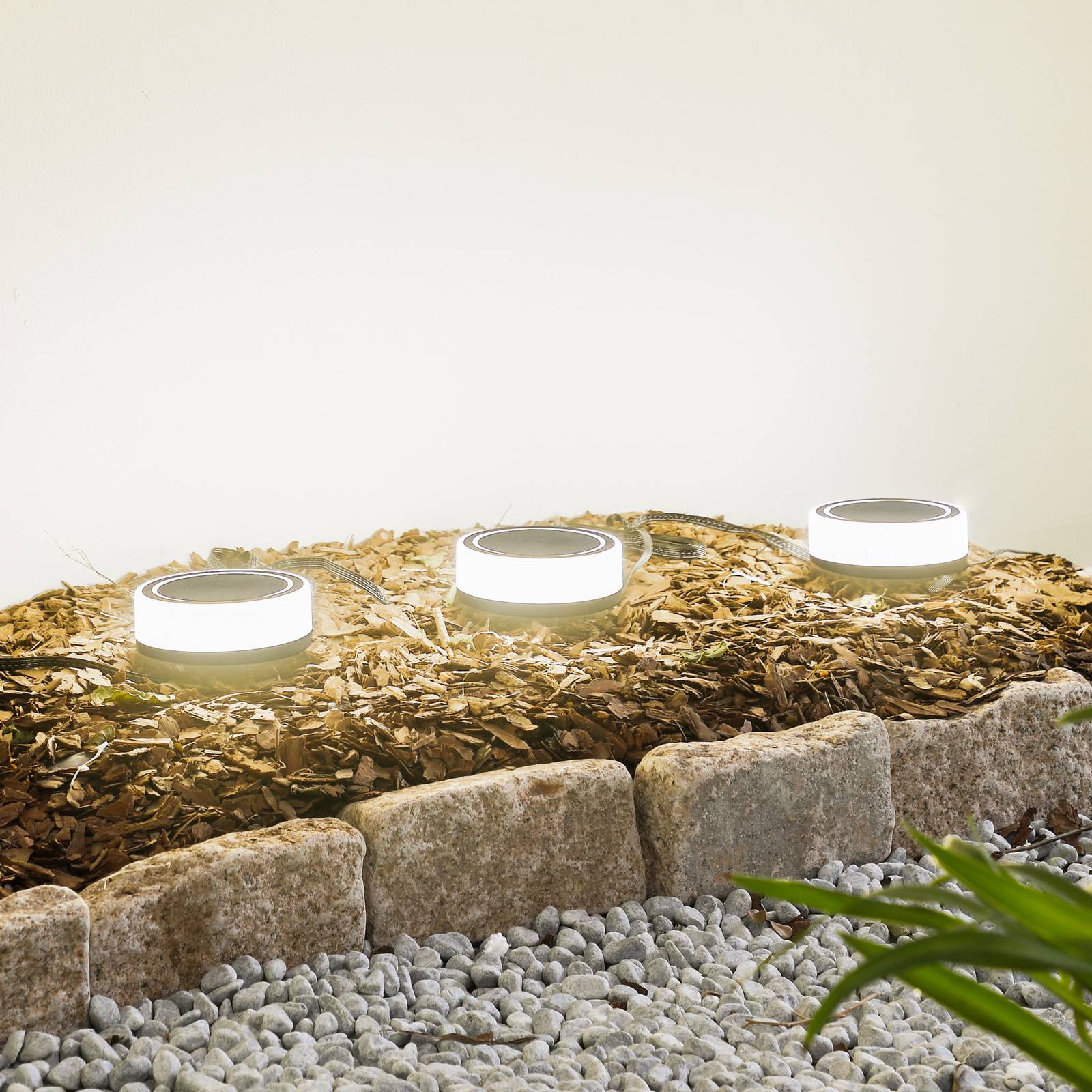 foto del prodotto lindby led kyren in nero da plastica