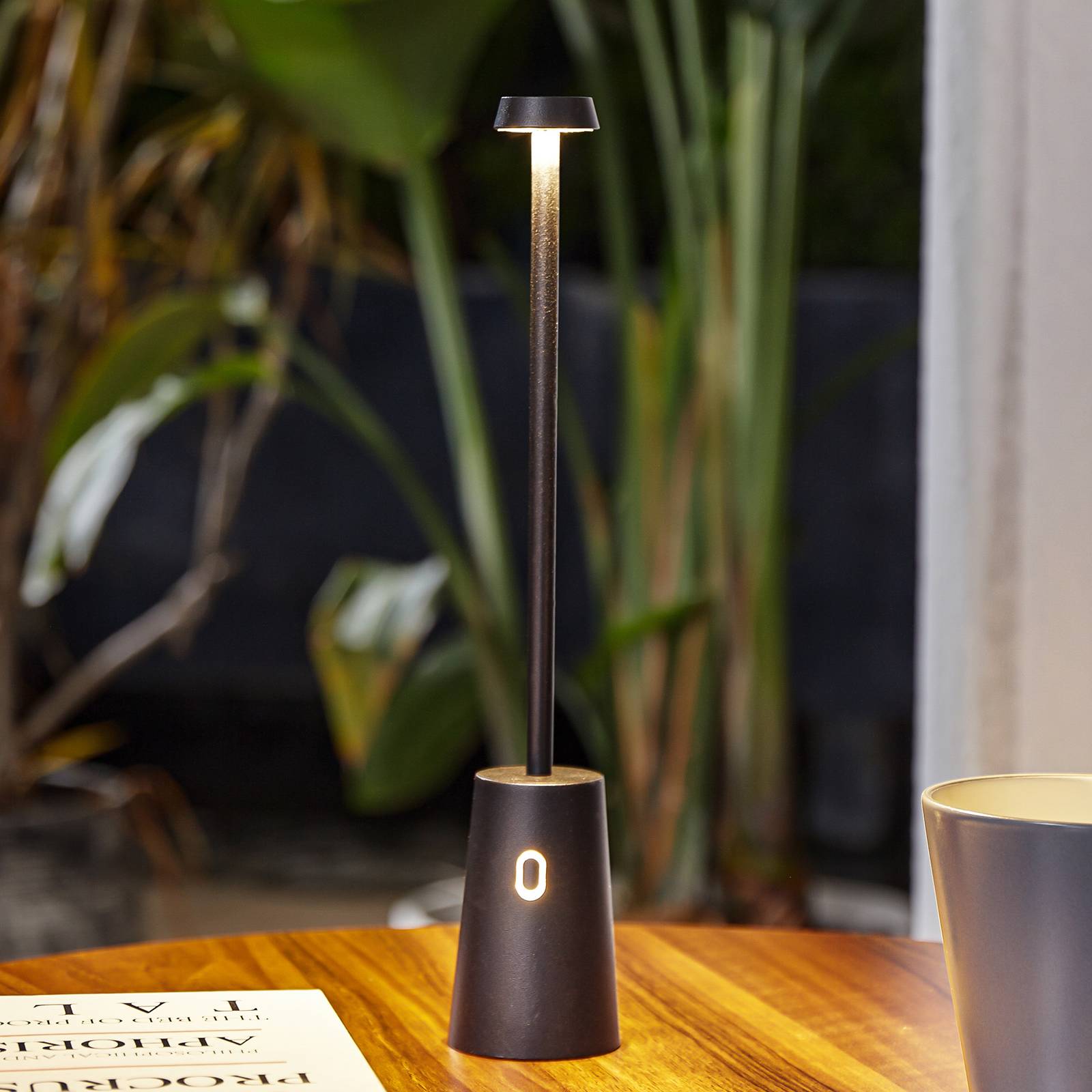 foto del prodotto lindby led lampada da tavolo ricaricabile noelani, altezza 30 cm, ip44,