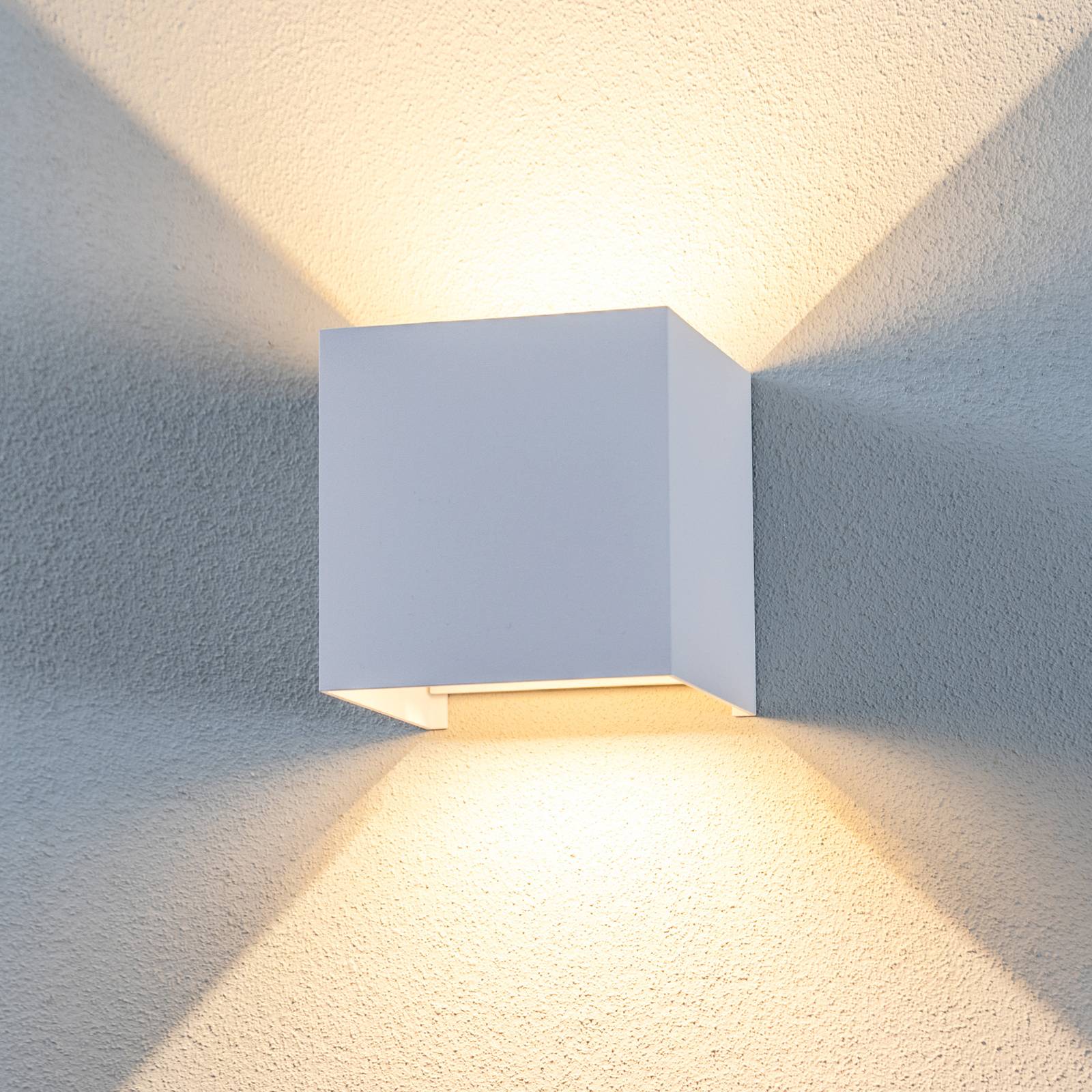 foto del prodotto lindby led nivar in bianco da metallo