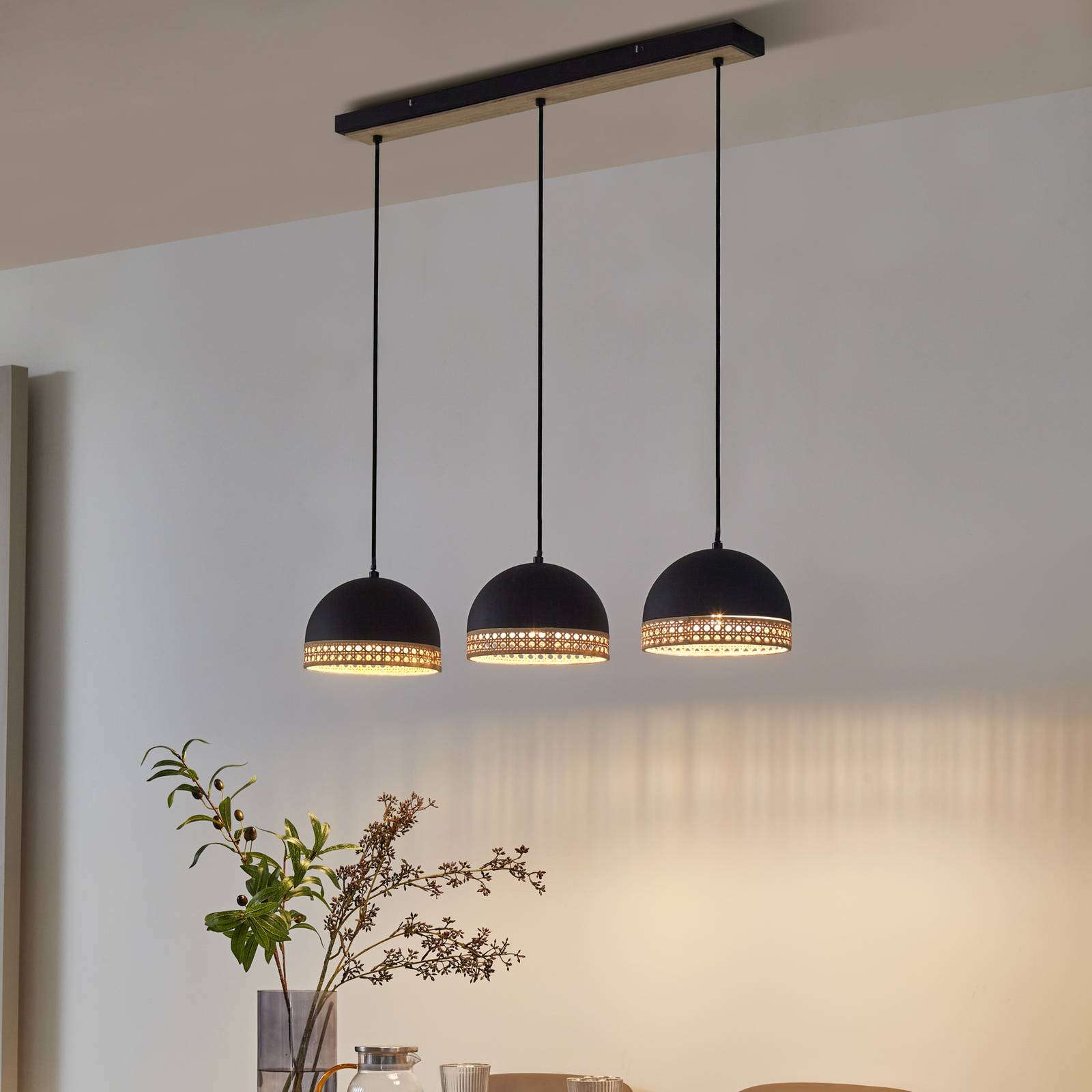 foto del prodotto lindby lonnaris sospensione, rattan, nero, 3 luci