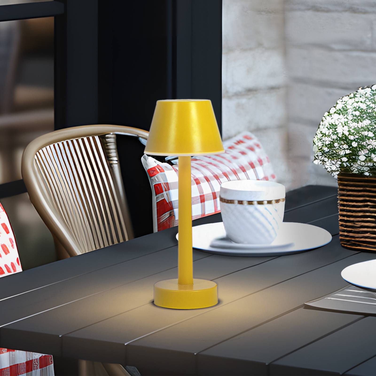 foto del prodotto lindby luce ricaricabile a led gaja, gialla, usb, ip44, rgbw, dimmerabile