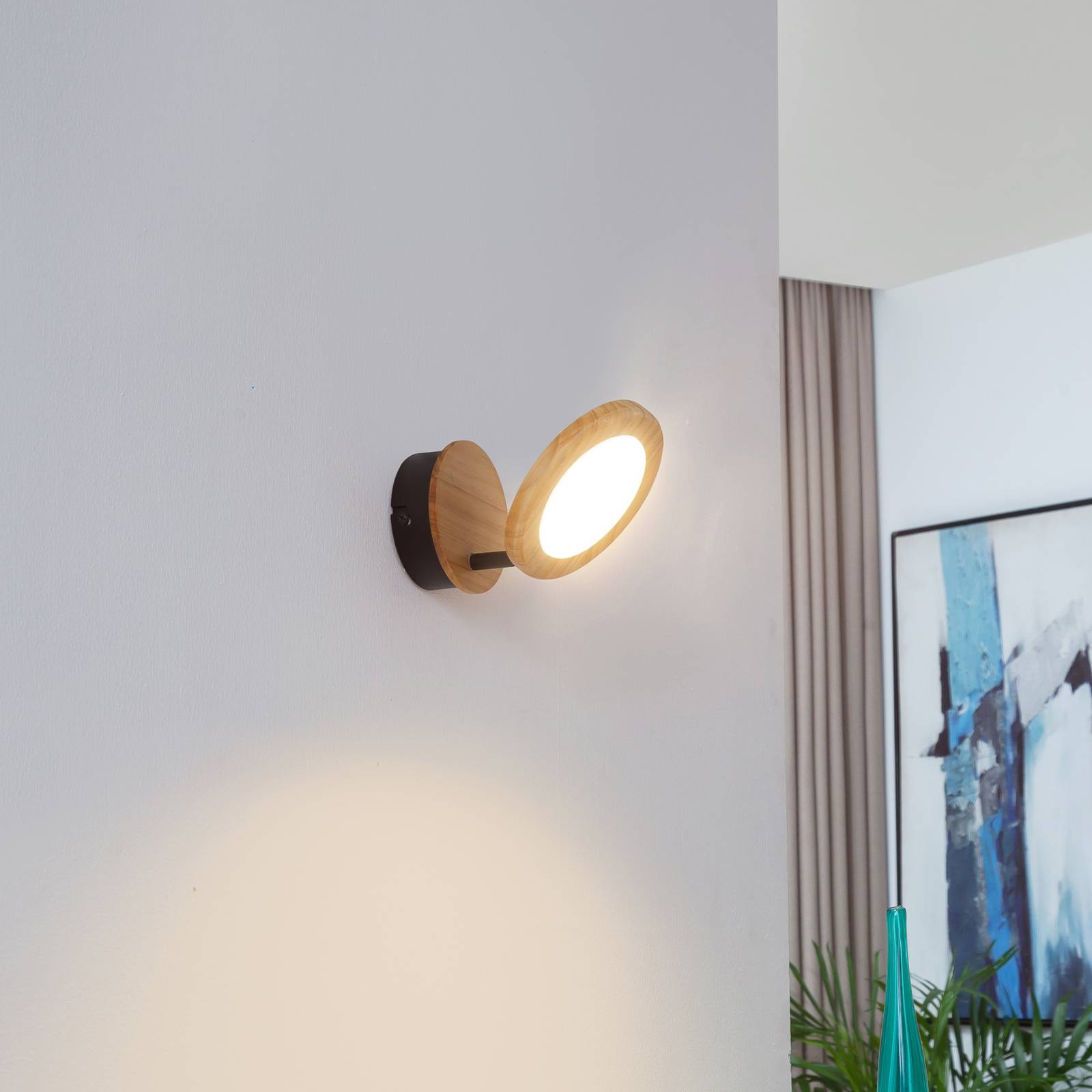foto del prodotto lindby manel faretto led in legno a 1 luce
