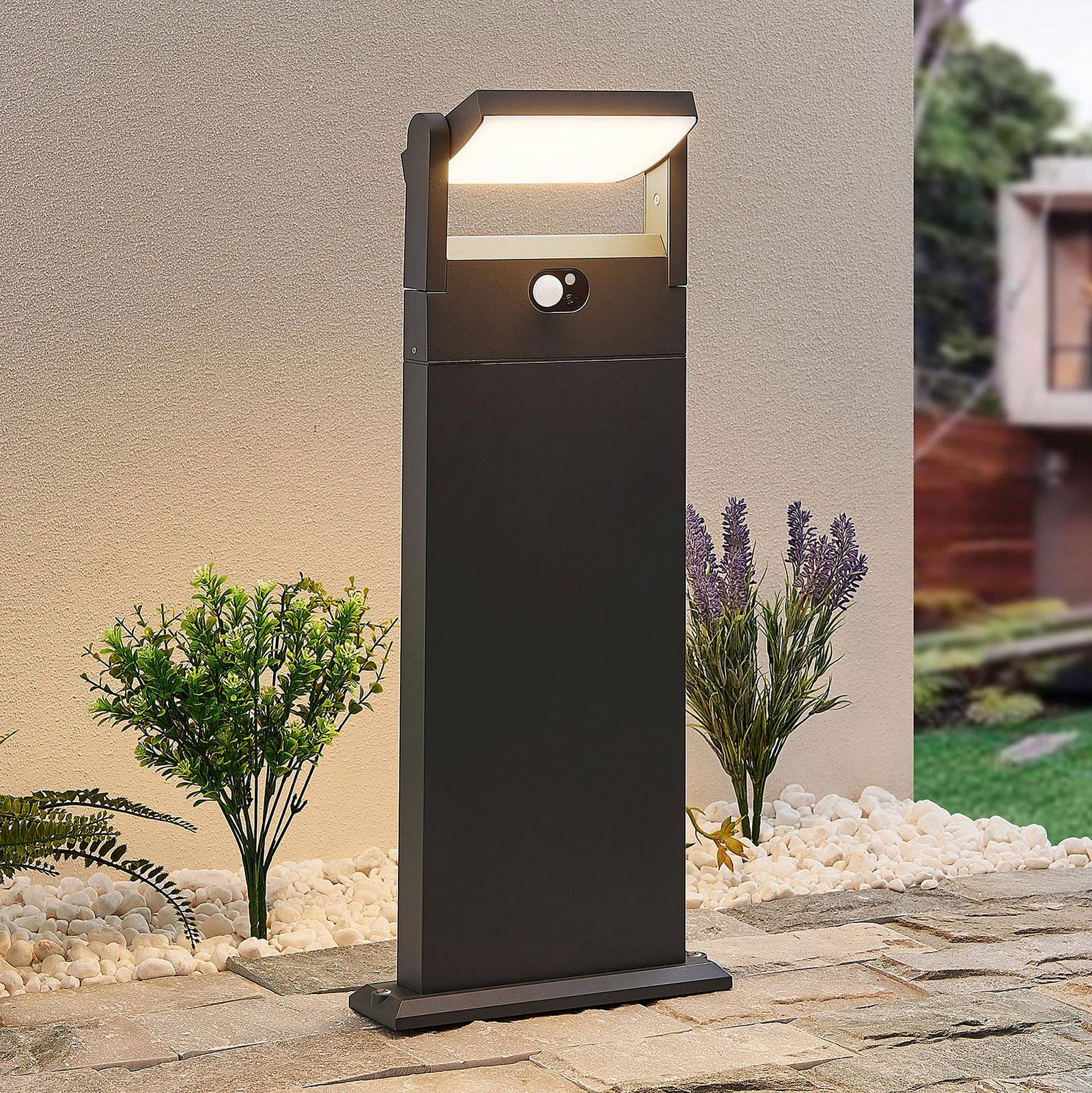 foto del prodotto lindby novalie lampione a led solare