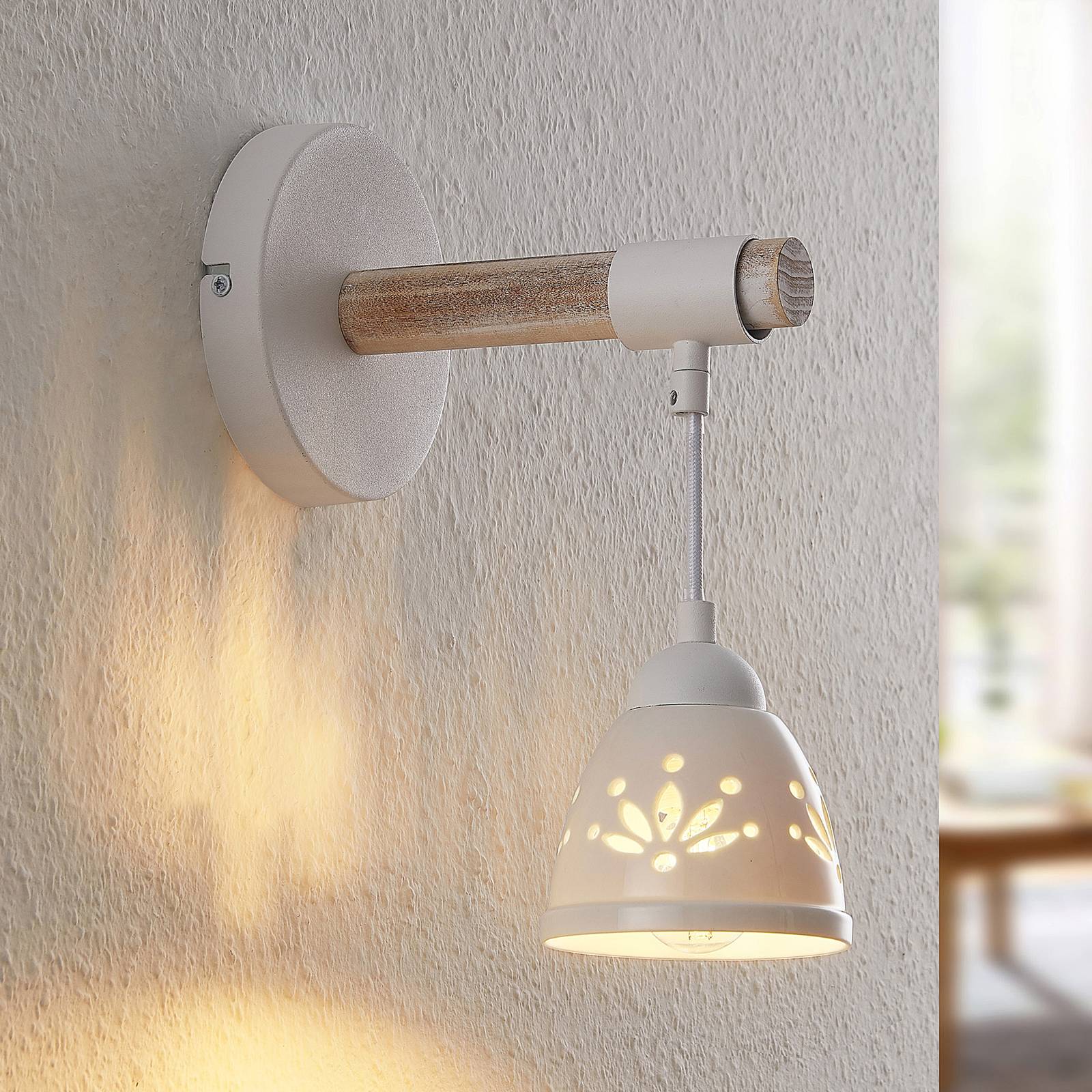 foto del prodotto lindby pimana applique con paralume di ceramica