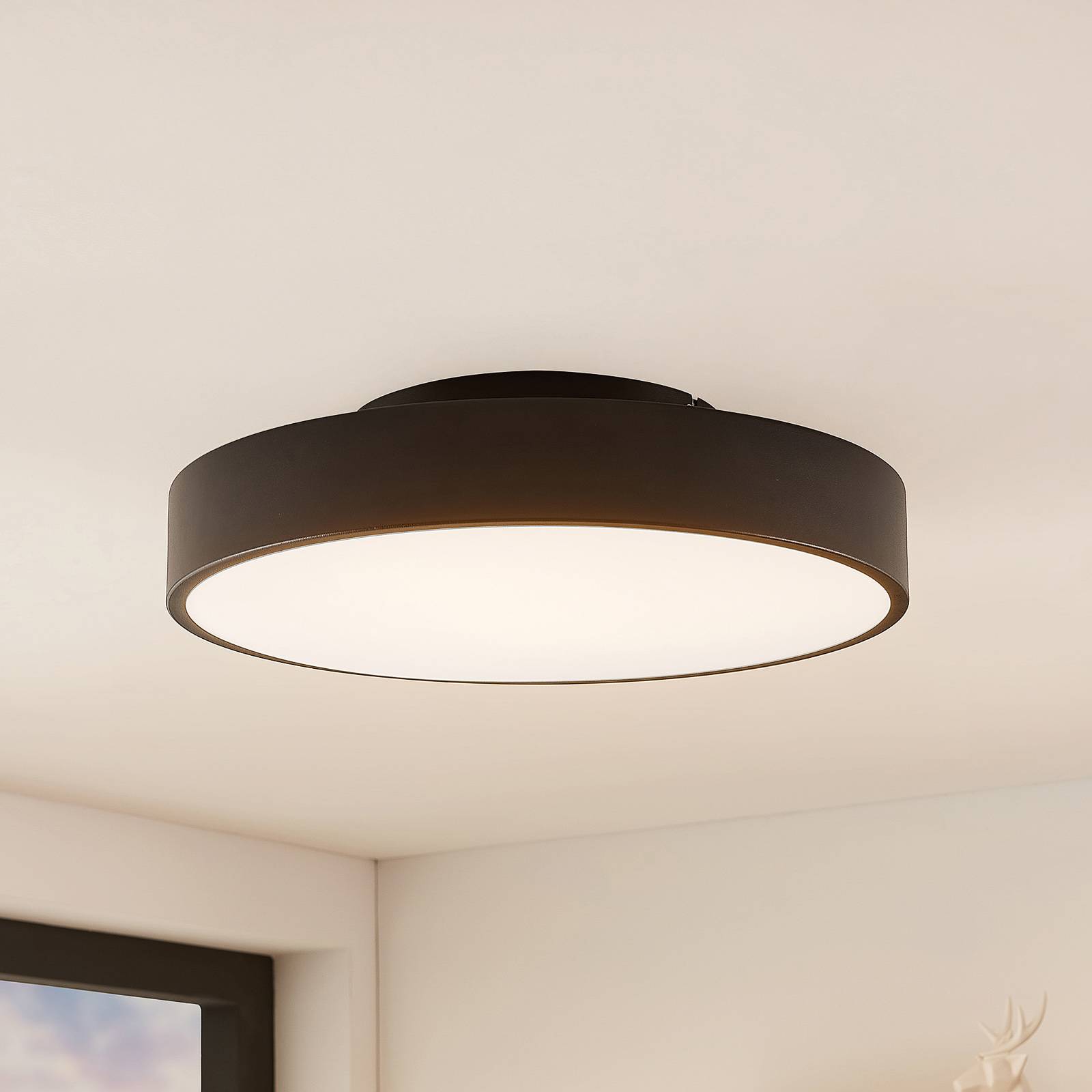 foto del prodotto lindby plafoniera led milada, nera, cct, telecomando