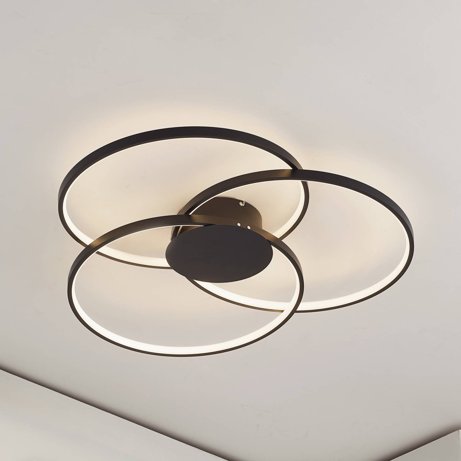 foto del prodotto lindby plafoniera led riley, nera, 3.000 k, dimmerabile