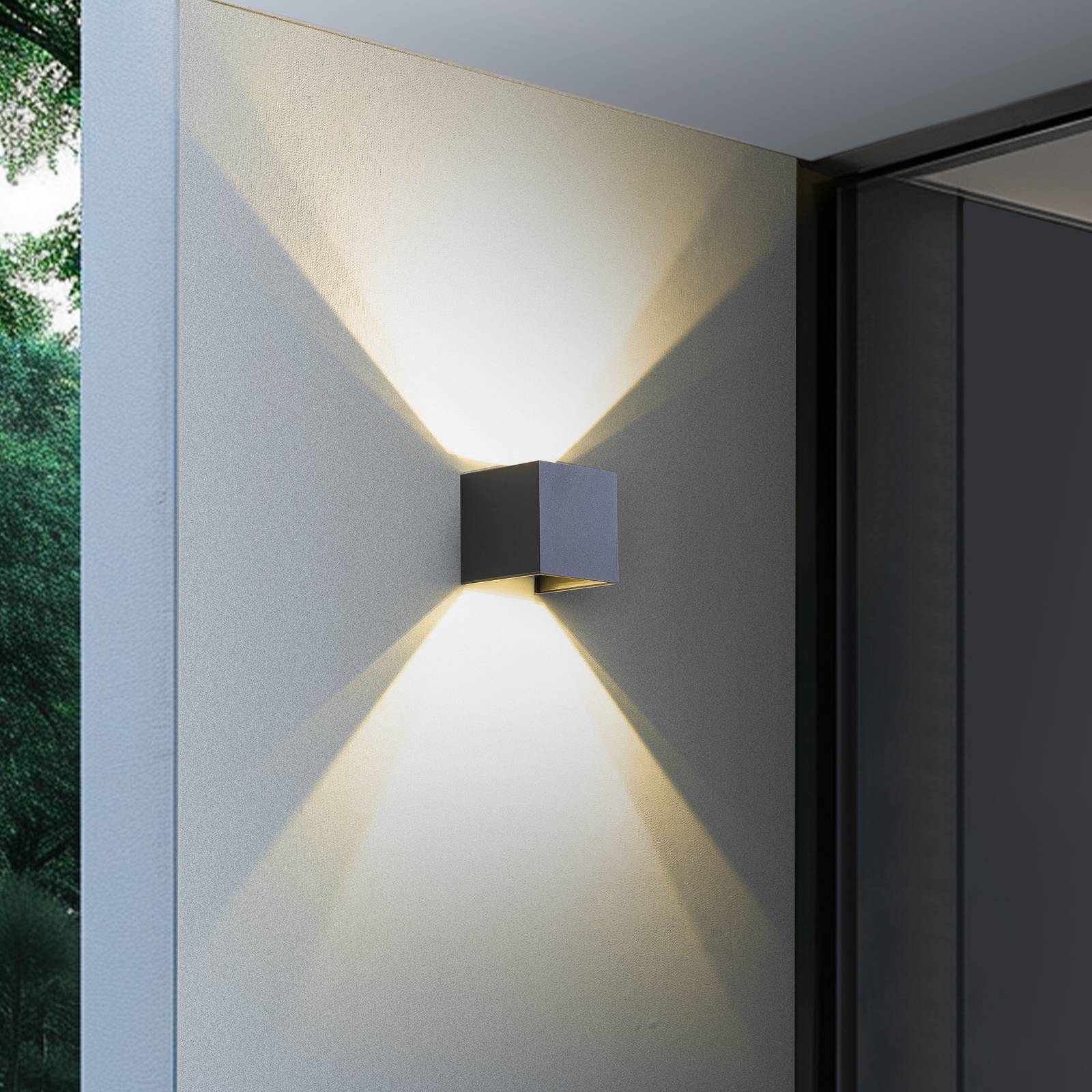 foto del prodotto lindby smart applique da esterni led dara grigio angolare cct rgb tuya