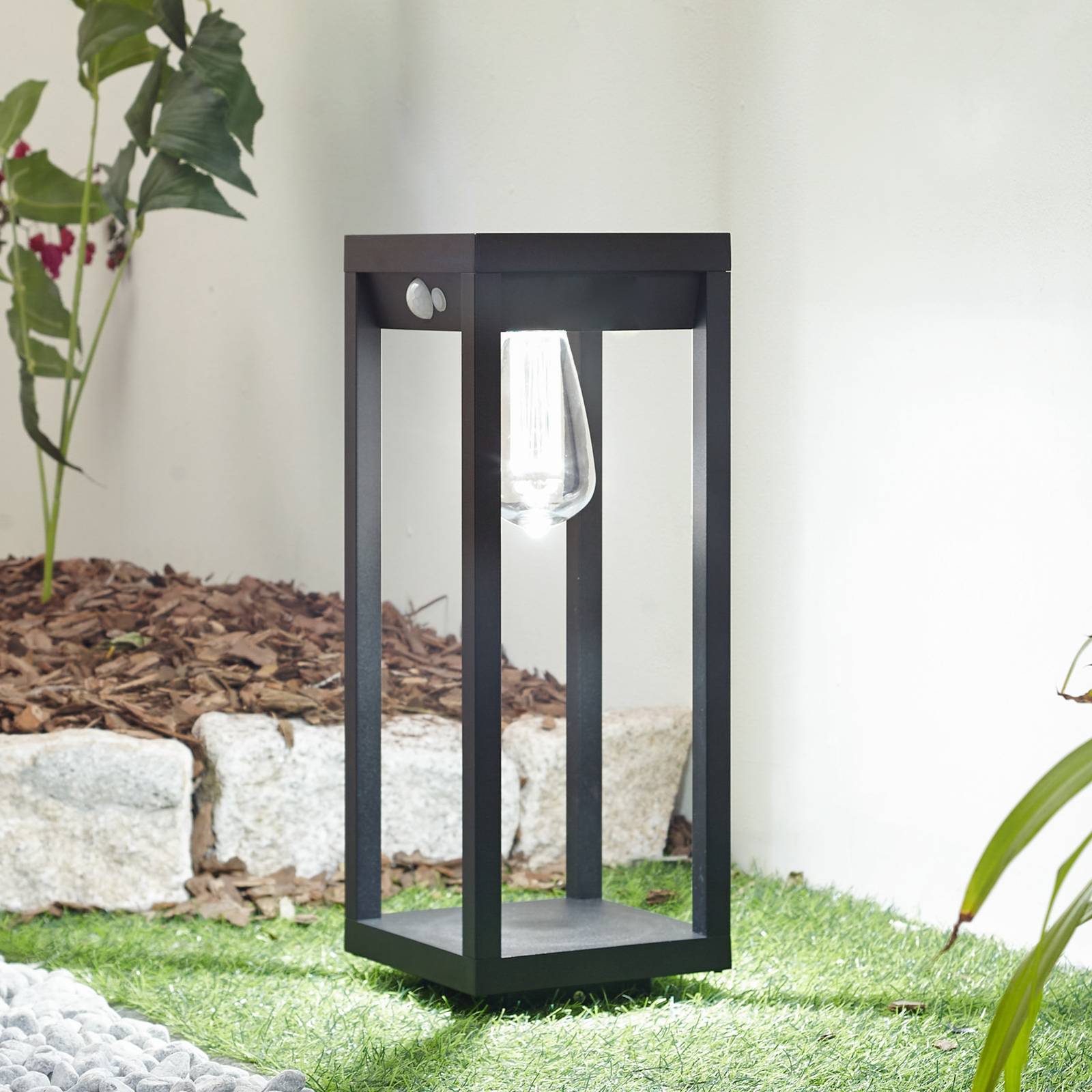 foto del prodotto lindby smart lampioncino led solare enea, sensore, cct, rgb