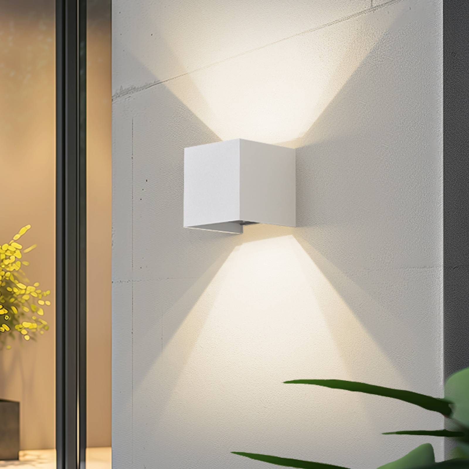 foto del prodotto lindby smart led applique da esterni led dara, 10 cm, bianco, cct tuya