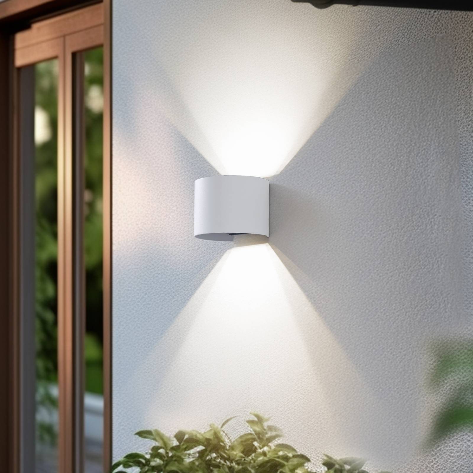 foto del prodotto lindby smart led applique da esterno dara bianco rotondo cct rgb tuya