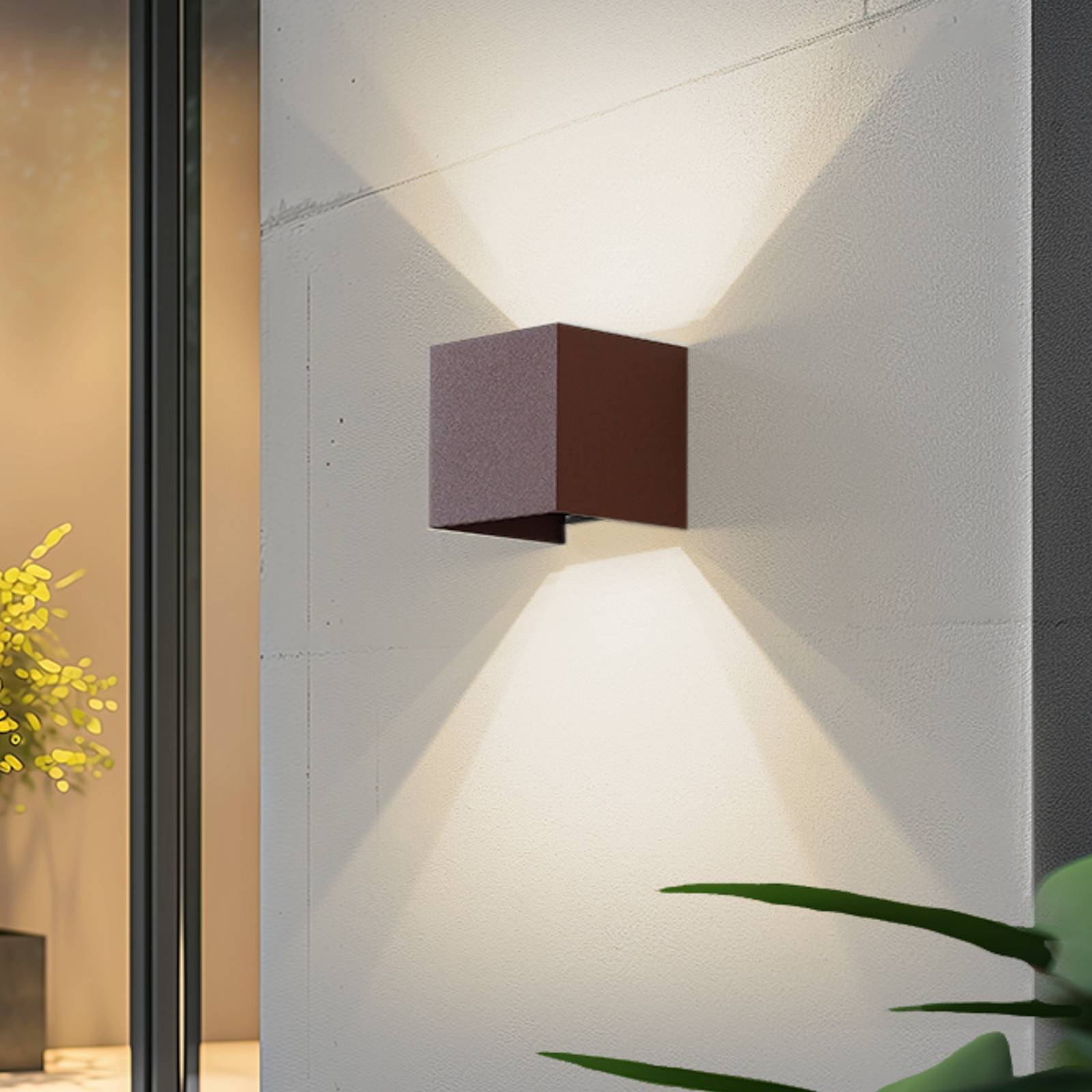 foto del prodotto lindby smart led applique da esterno dara ruggine angolare cct rgb tuya