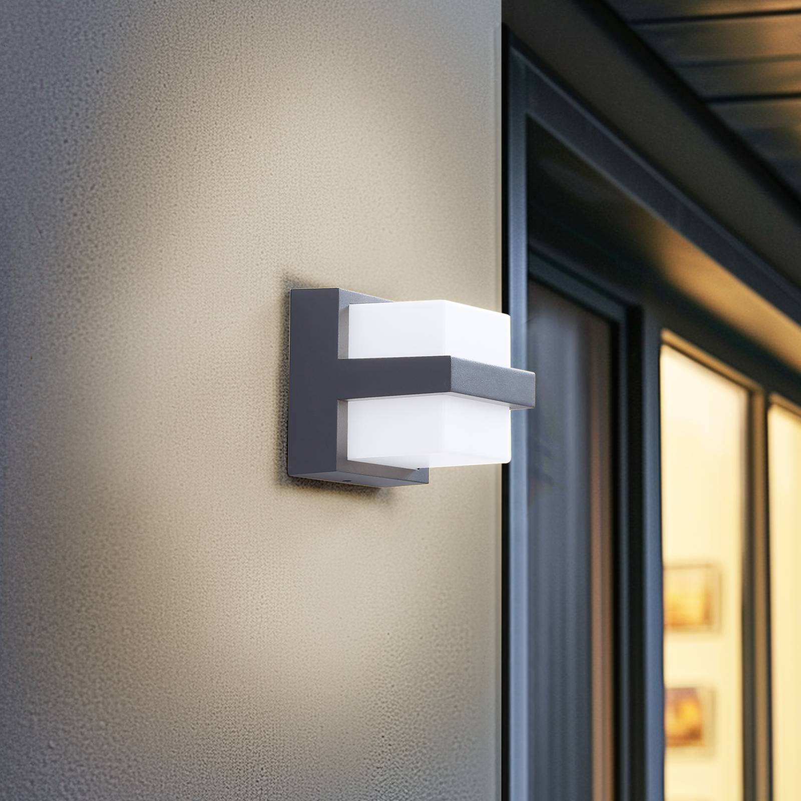 foto del prodotto lindby smart led applique da esterno fyra angolare cct rgb tuya