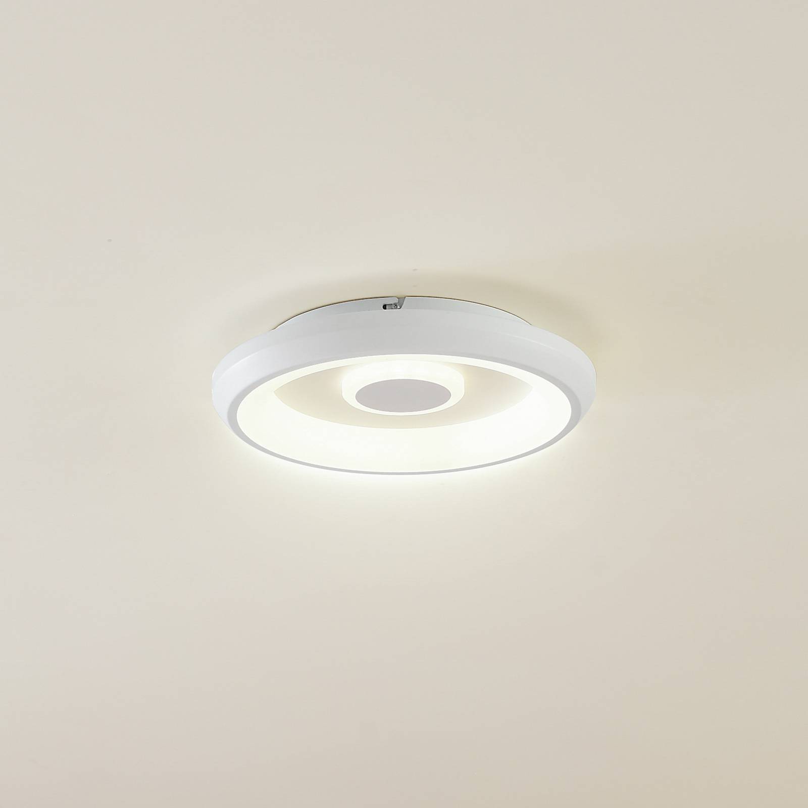 foto del prodotto lindby smart lynden plafoniera a led, 38 cm, bianco, rgb, tuya