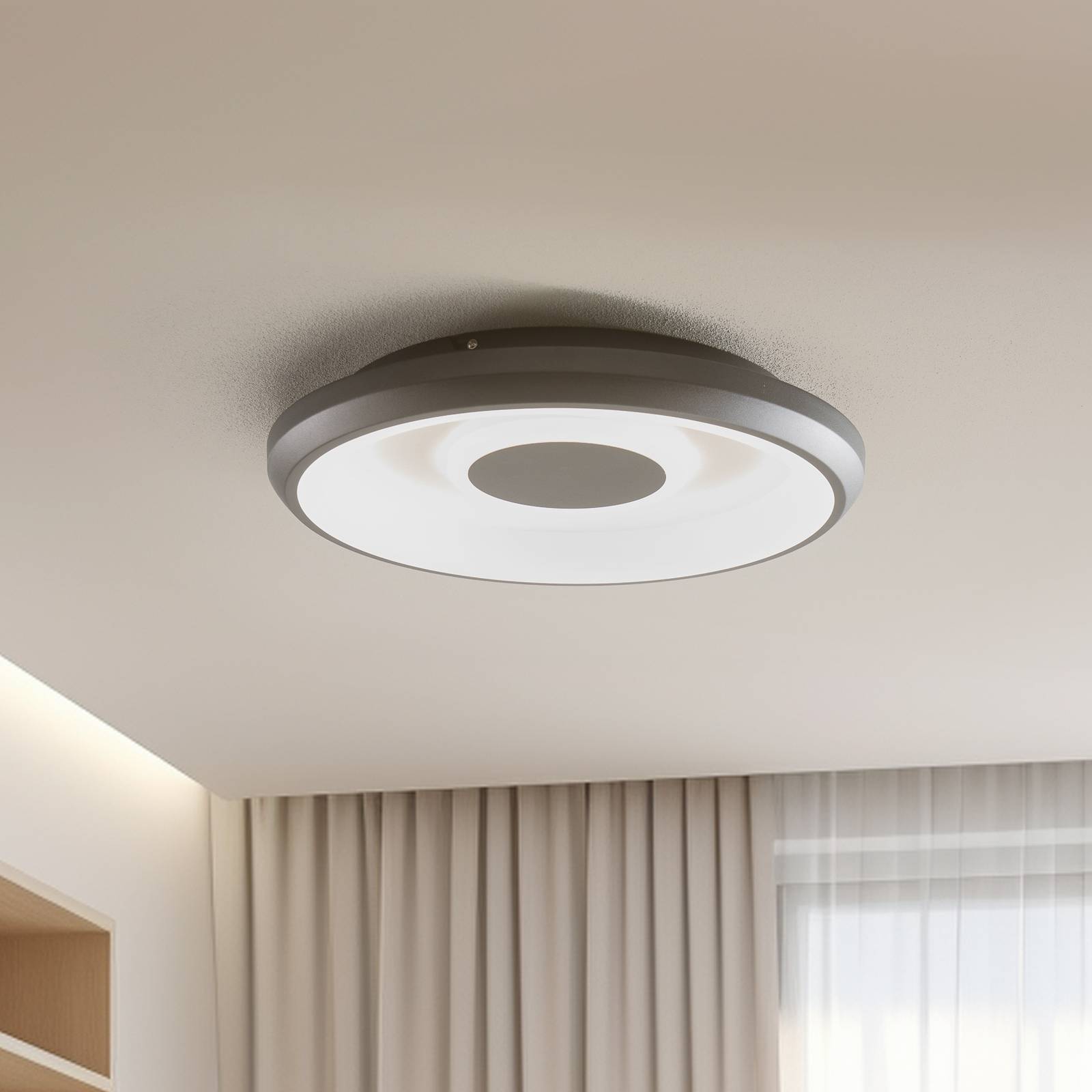 foto del prodotto lindby smart lynden plafoniera a led 48 cm nero rgb tuya