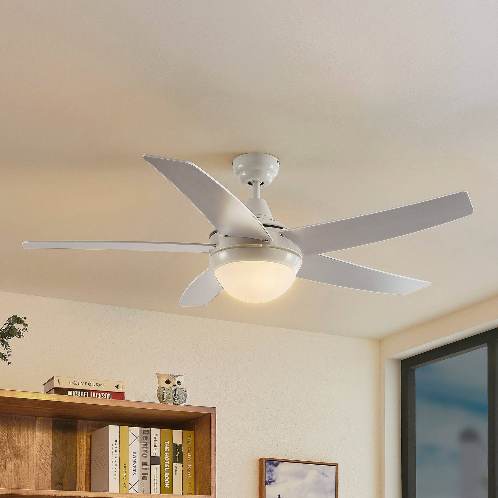 foto del prodotto lindby ventilatore da soffitto con luce auraya, silenzioso, bianco, 130 cm