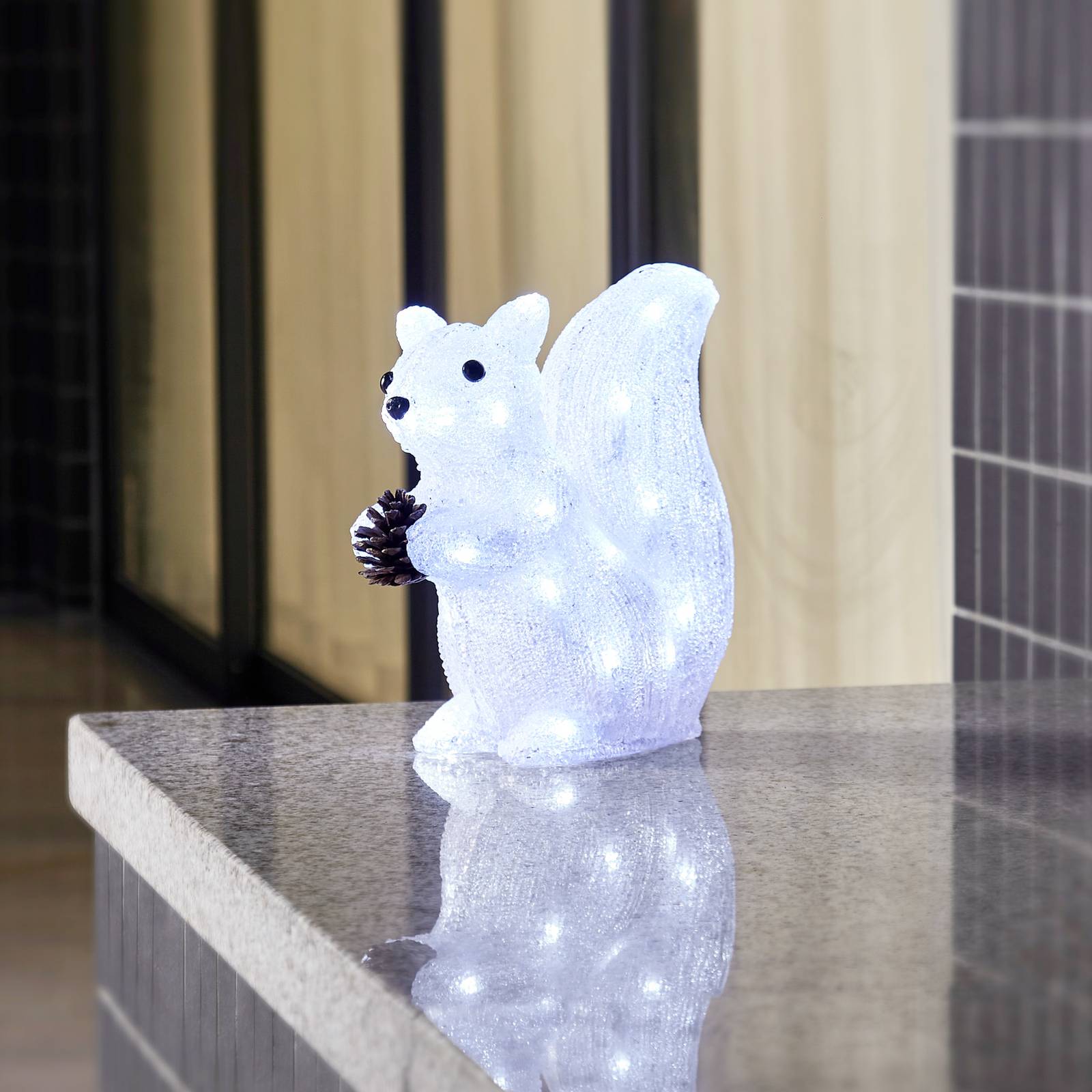 foto del prodotto lindby yuki figura led plastica, scoiattolo