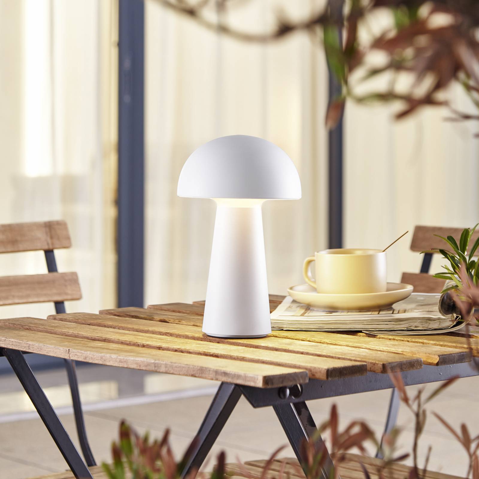 foto del prodotto lindby zyre lampada da tavolo ricaricabile a led, bianca, ip44, touch