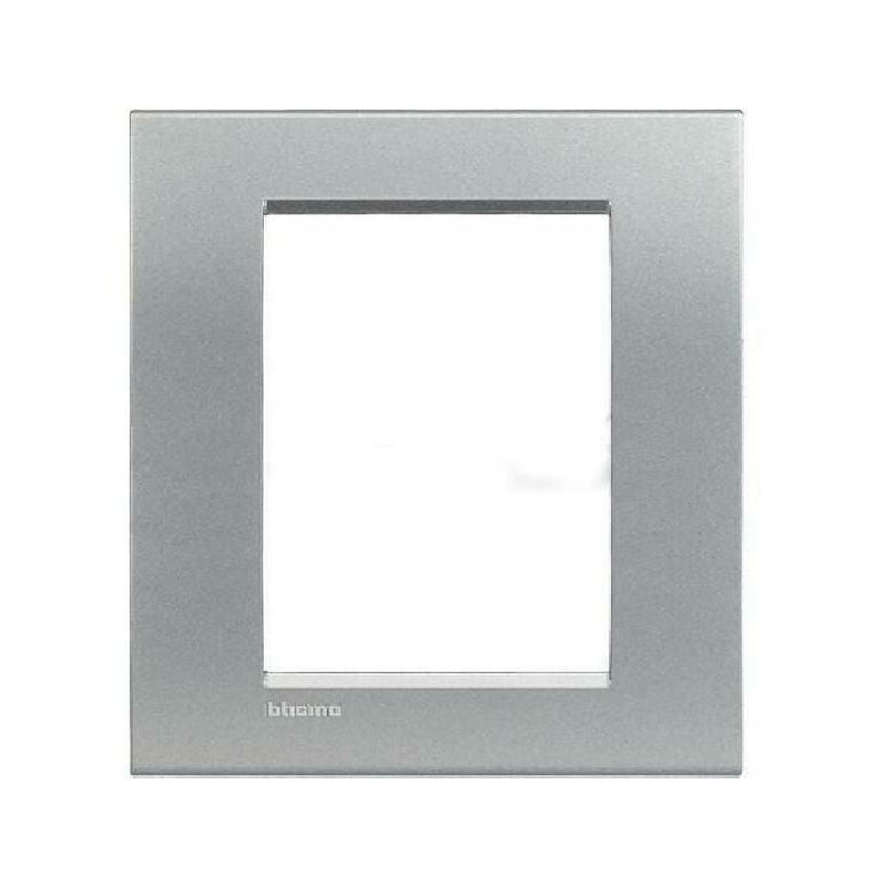 foto del prodotto livinglight placca 3 3 moduli colore tech lna4826te - bticino