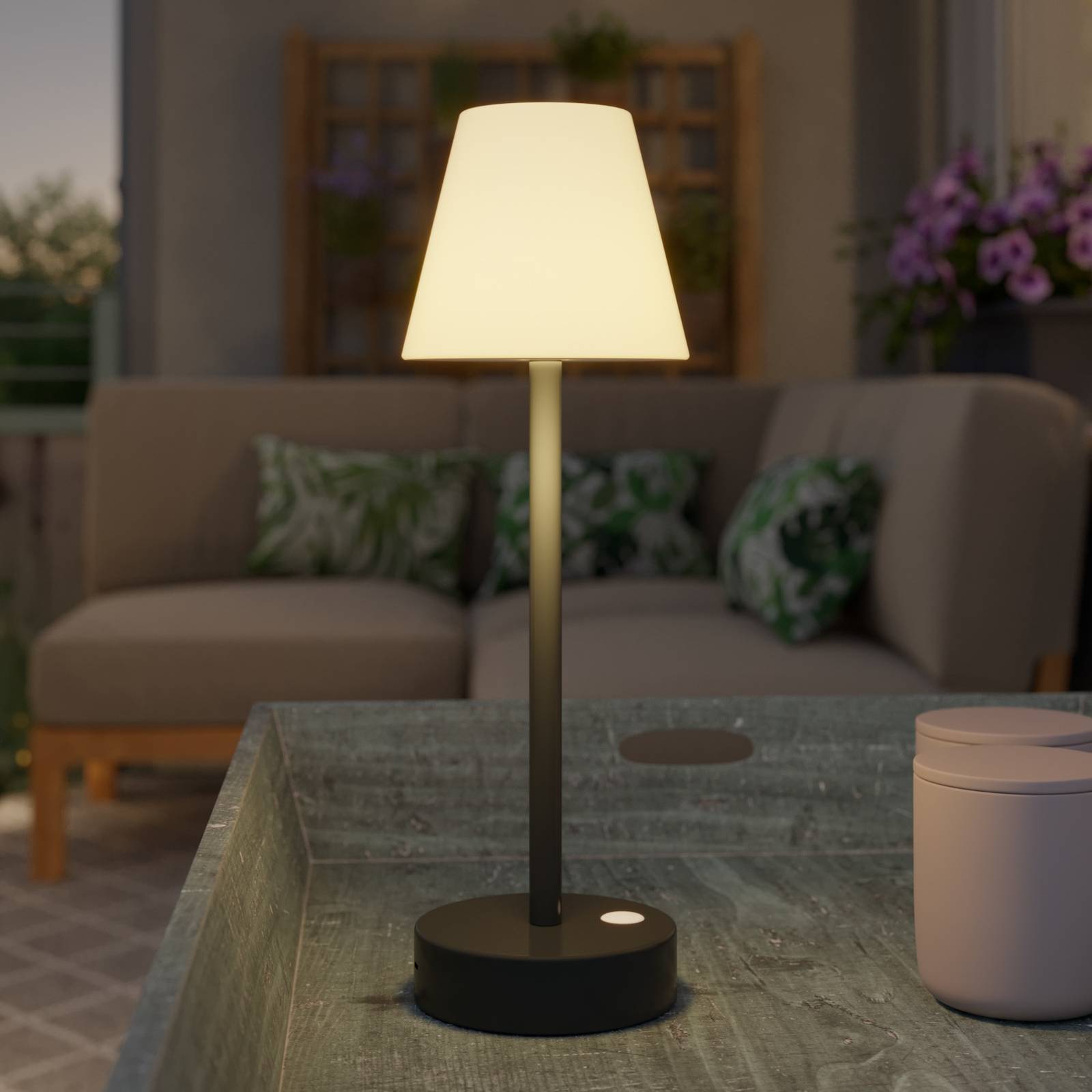 foto del prodotto lola slim 30 cm lampada da tavolo con batteria ricaricabile. luce calda a led. realizzata in spagna