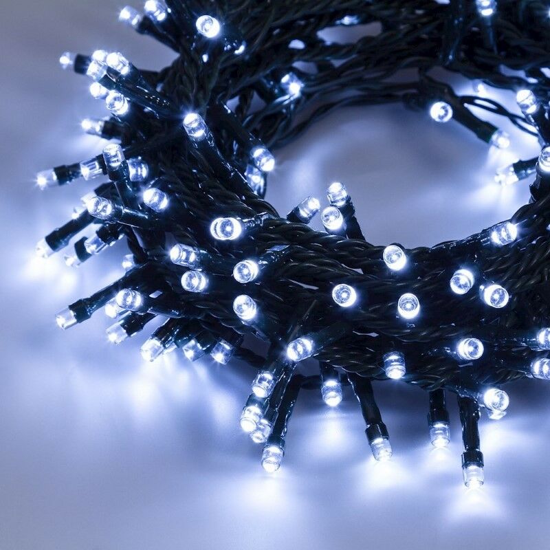 foto del prodotto lotti catena lineare 450 led bianco freddo 18,5m