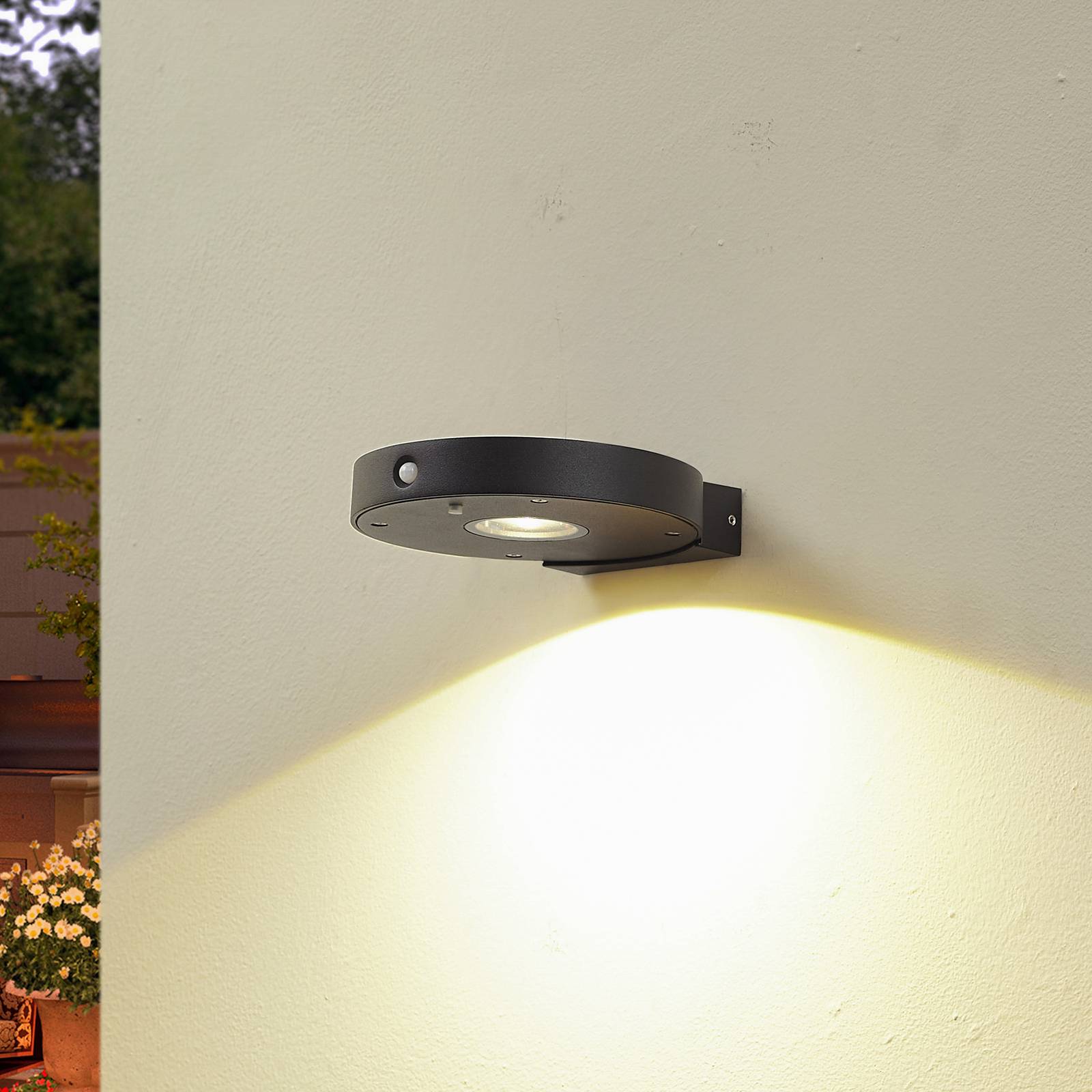 foto del prodotto lucande applique a led tavon, rotonda, nera, sensore