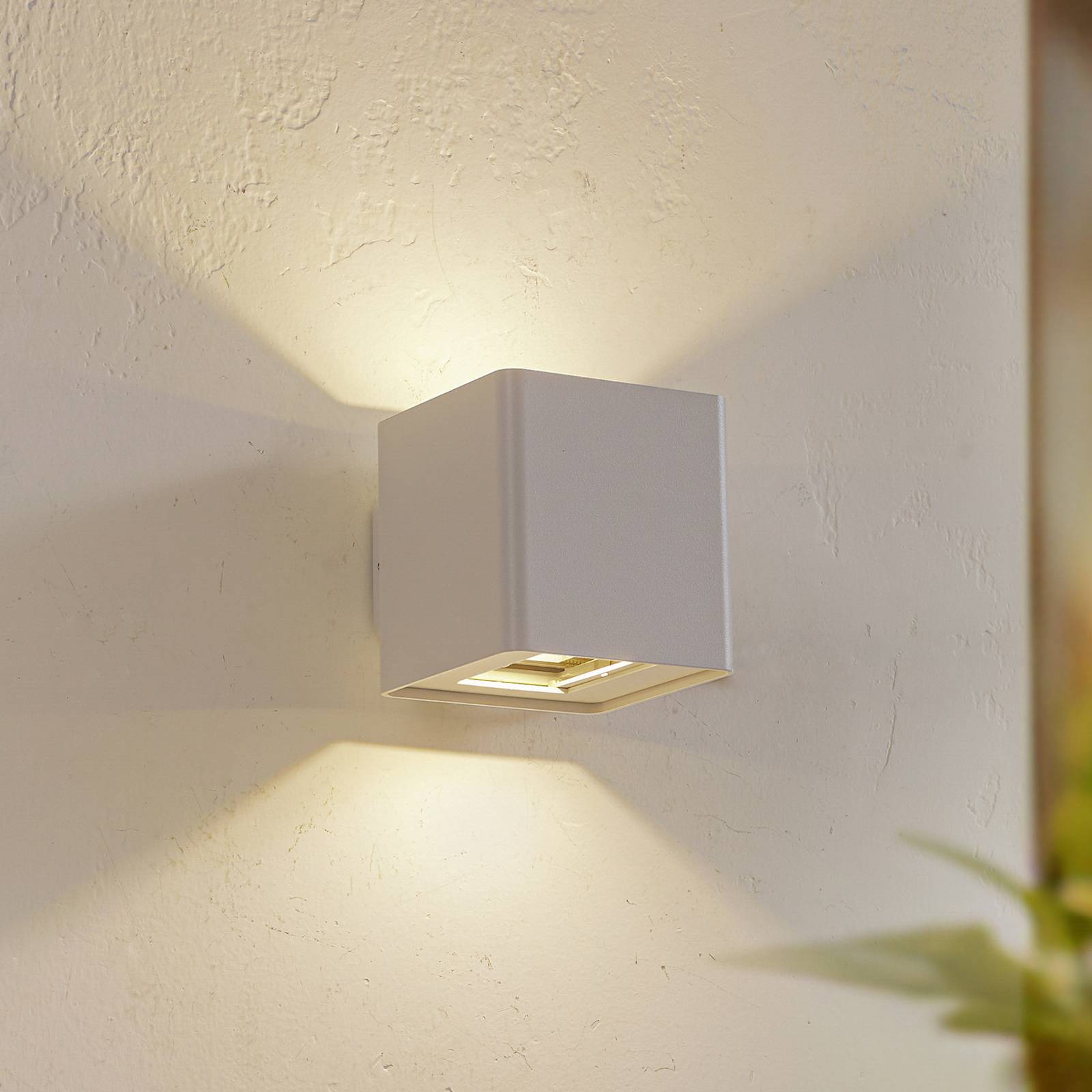 foto del prodotto lucande applique da esterni led aaron, bianco, ip54, su gi 