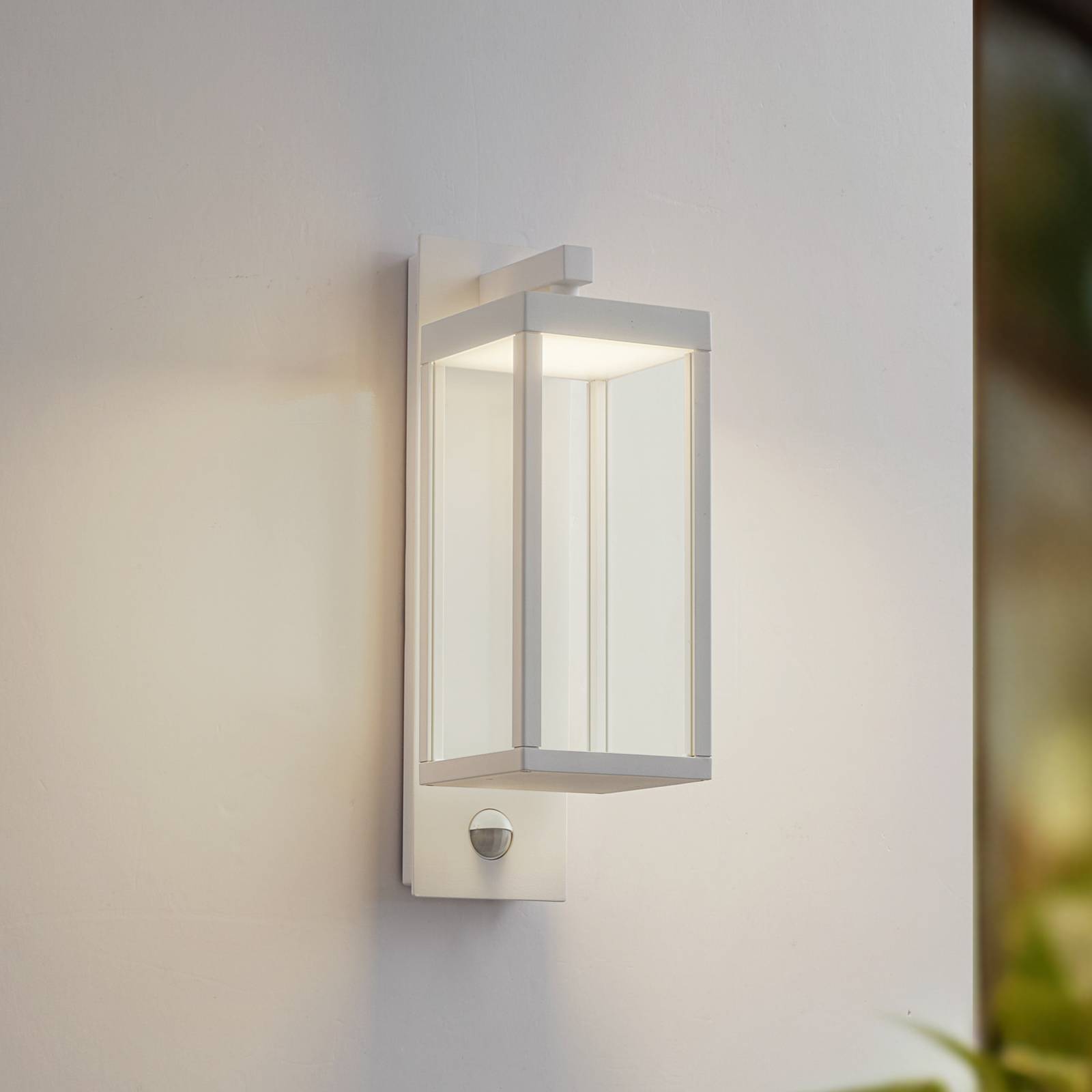 foto del prodotto lucande applique da esterni led ferdinand, bianco, sensore, 38 cm