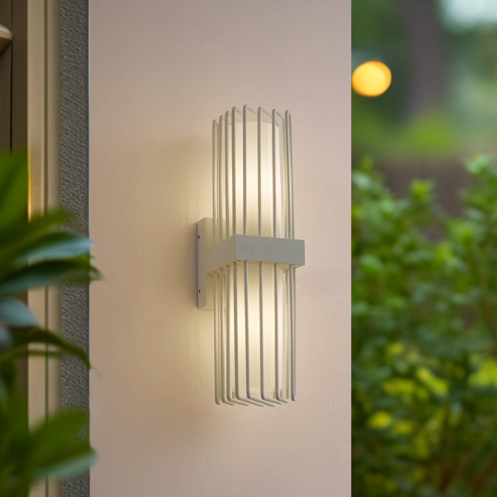 foto del prodotto lucande applique da esterno chandan, 42 cm, bianco, metallo, ip54