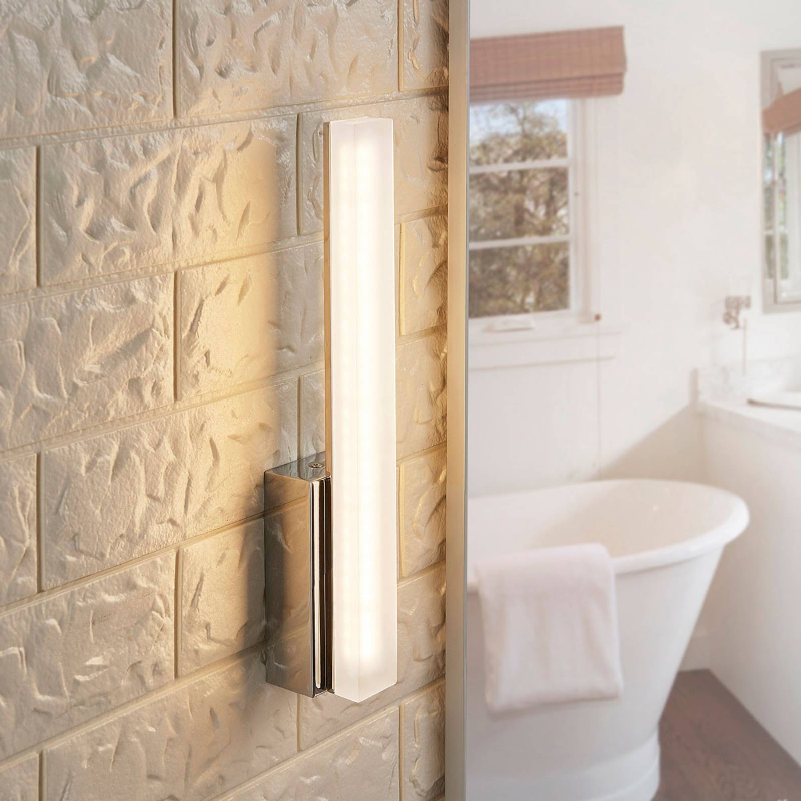 foto del prodotto lucande applique led per il bagno julie, altezza 32 cm, cromo, ip44