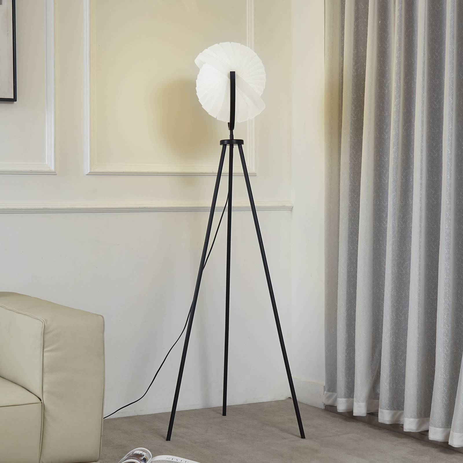 foto del prodotto lucande lampada da terra helva, 150 cm, bianco nero, girevole