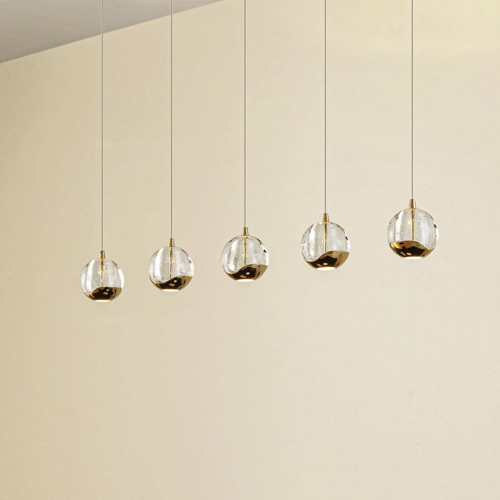 foto del prodotto lucande lampada led a sospensione hayley, 96 cm, a 5 luci, oro, vetro