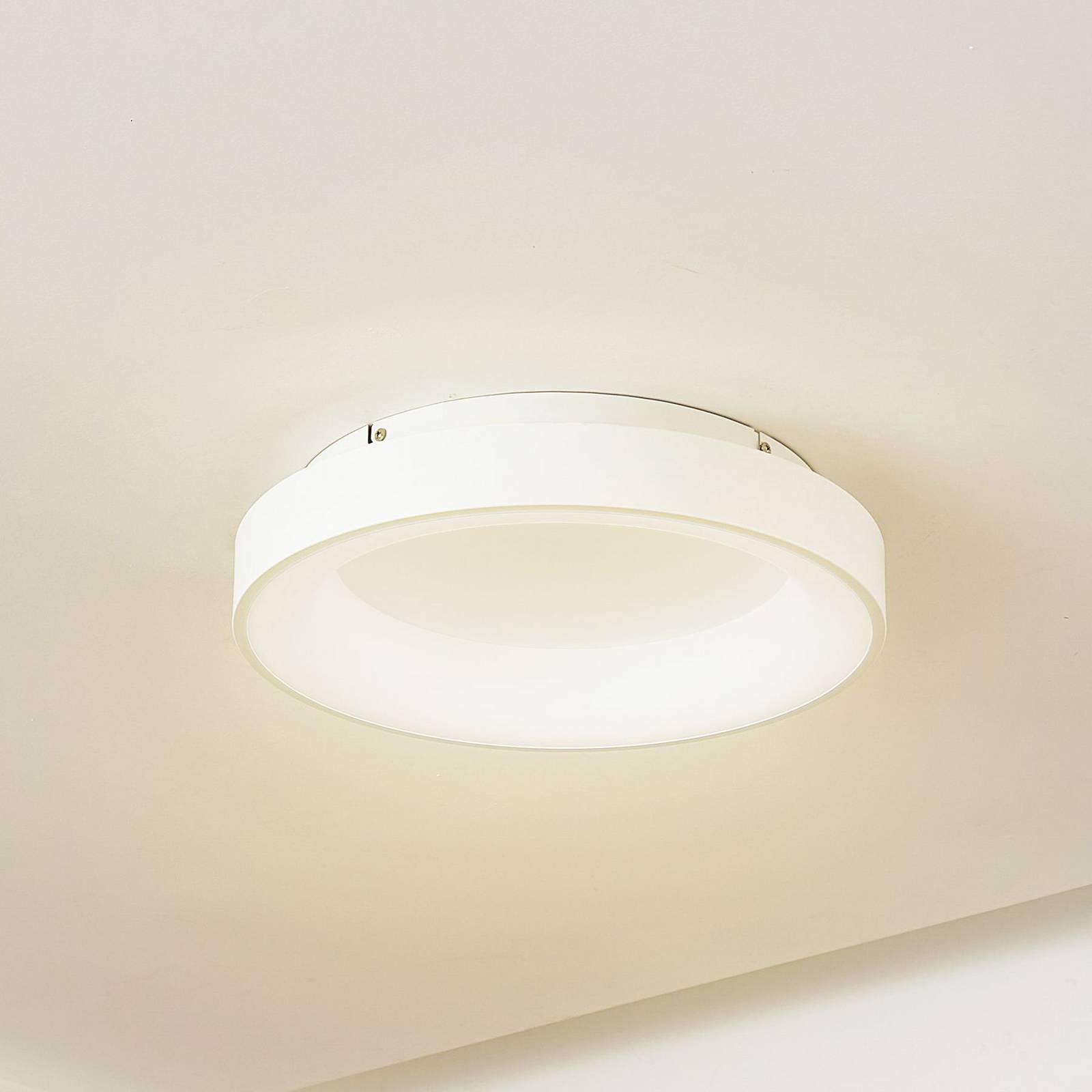 foto del prodotto lucande led samvel in bianco da plastica