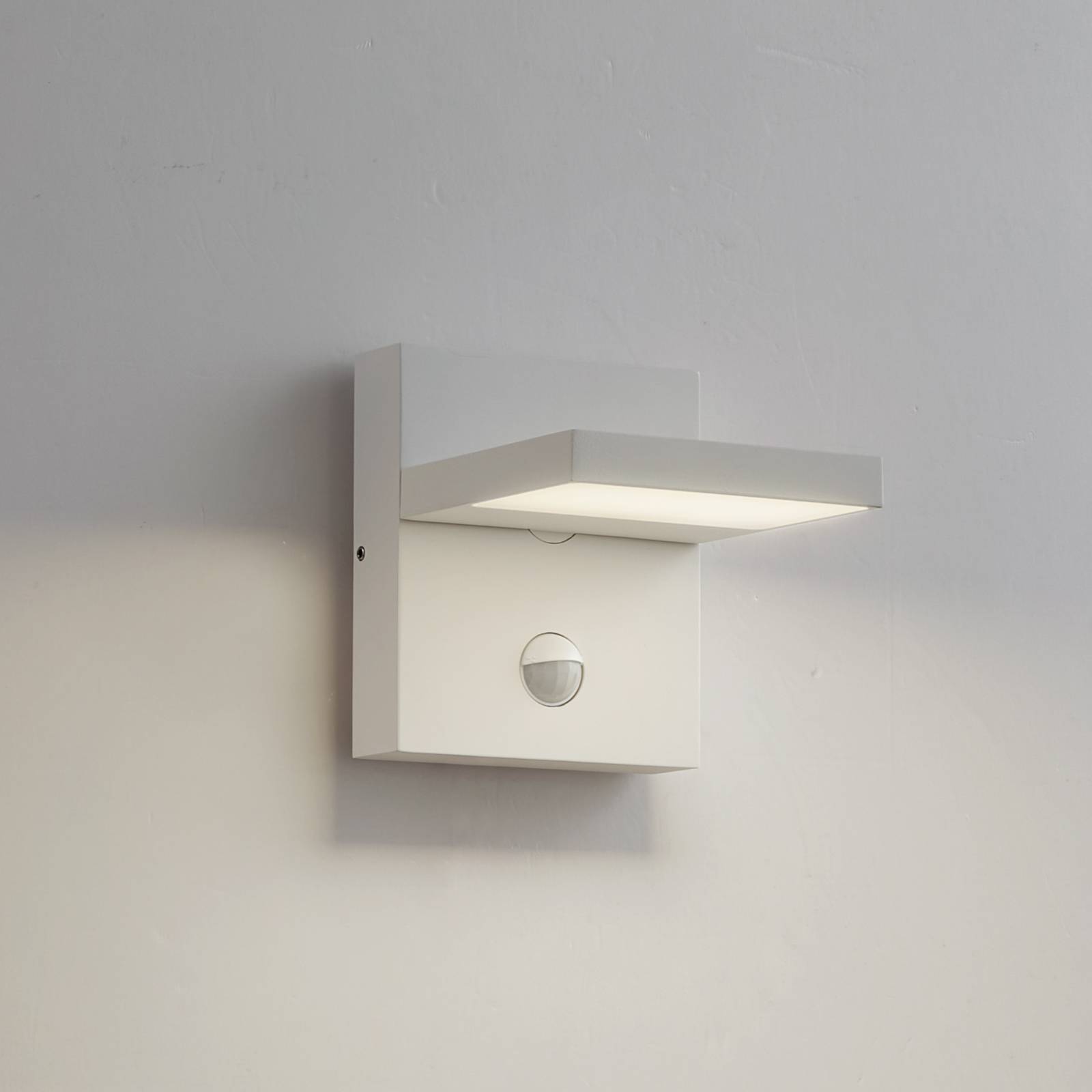 foto del prodotto lucande led silvan in bianco da alluminio