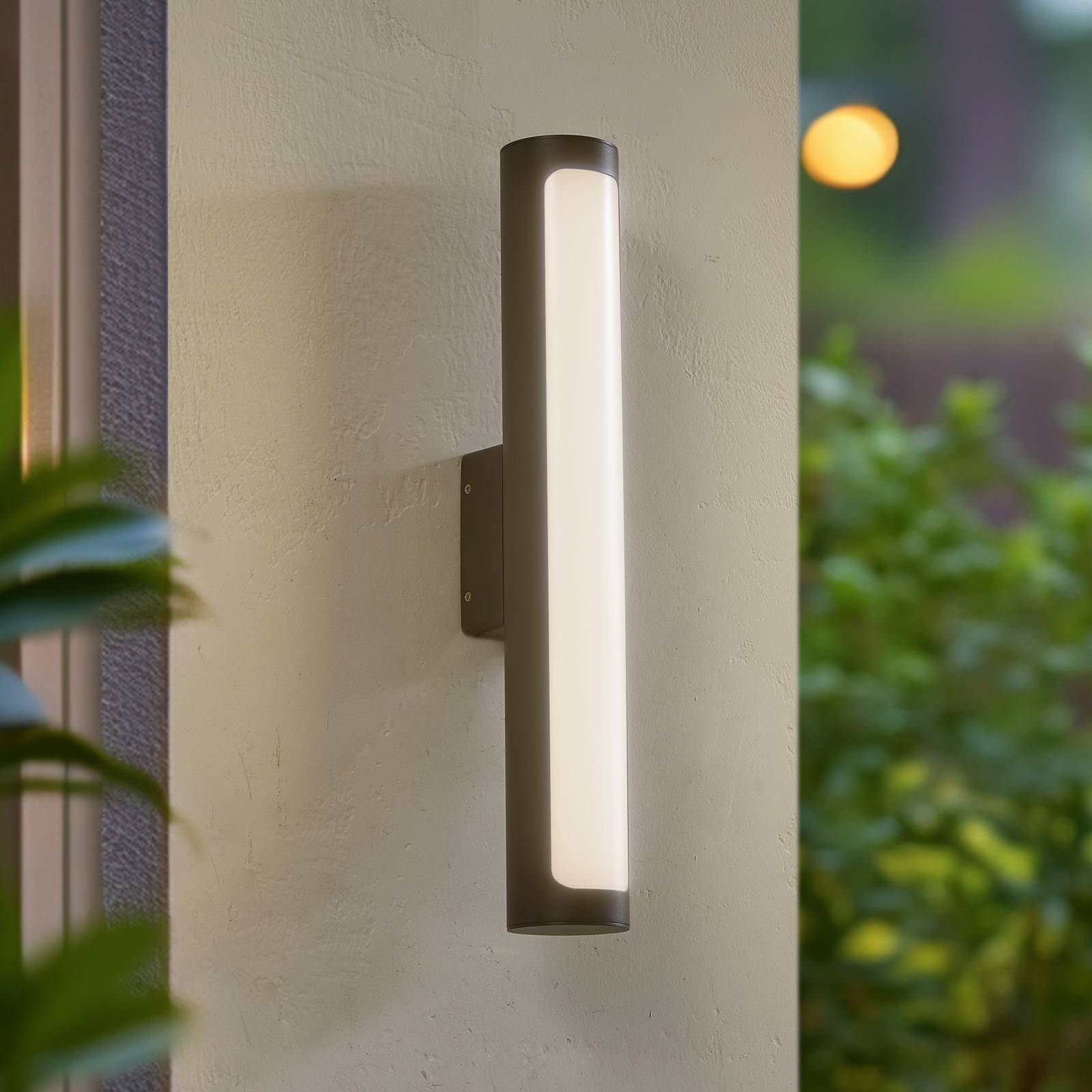 foto del prodotto lucande led tuberia in nero da alluminio