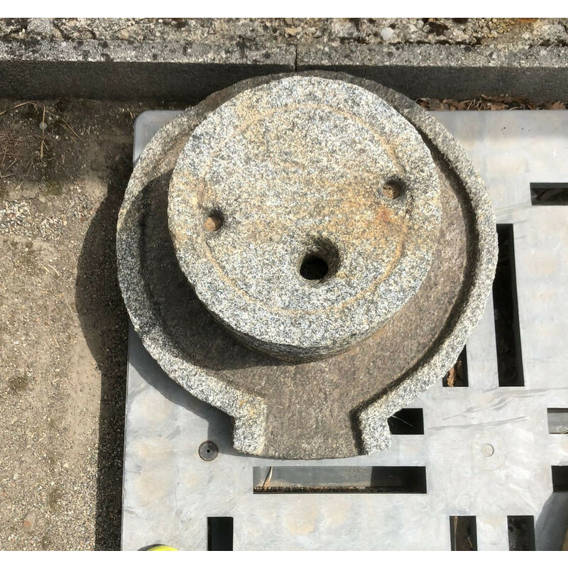foto del prodotto macina in pietra antica, misure assortite