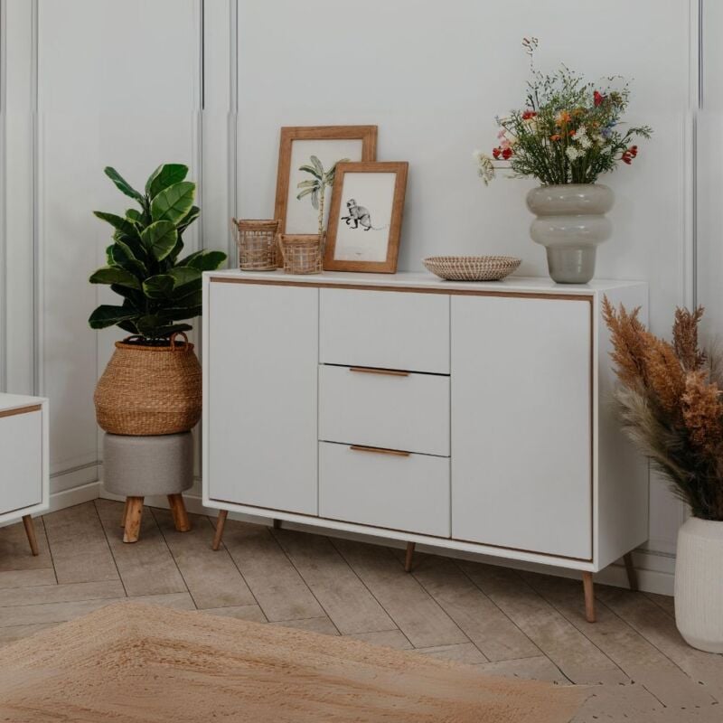 foto del prodotto madia con 2 ante e 3 cassetti colore bianco e particolari quercia 135x90h cm borgo