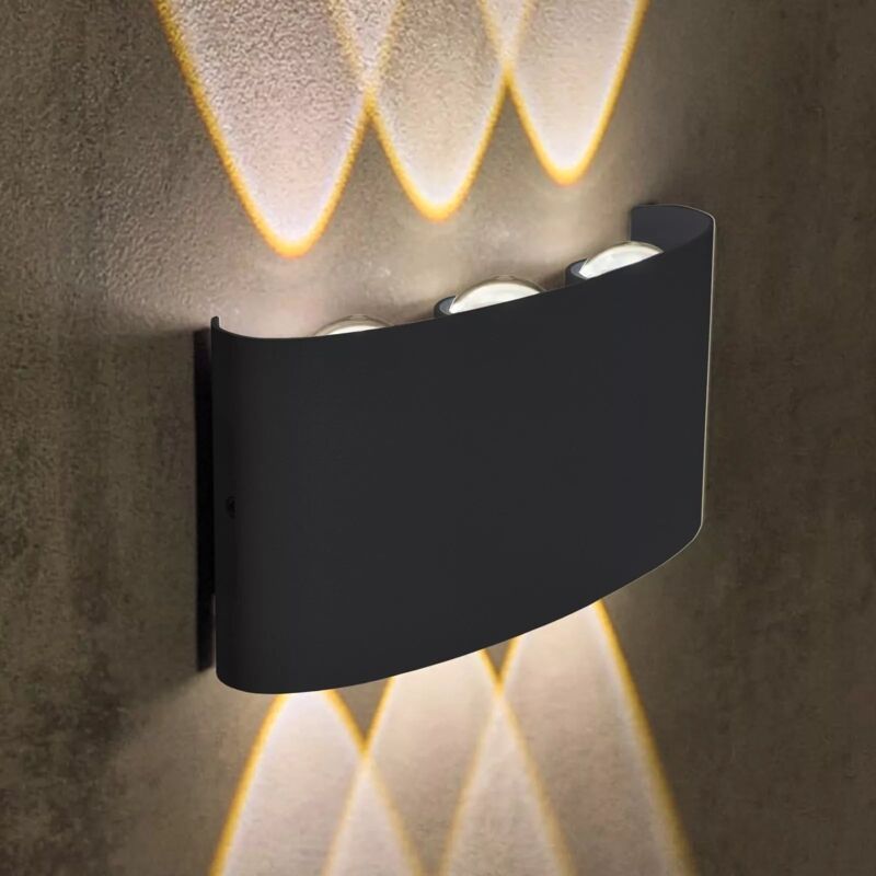 foto del prodotto maka applique led 16w con doppia luce, protezione ip65, montaggio facile a muro per esterni 3000k
