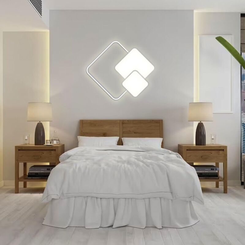 foto del prodotto maka plafoniera led moderna a luce fredda con 3 punti di luce, design minimalista in alluminio e pvc, potenza 48w, ideale per soggiorni, camere e