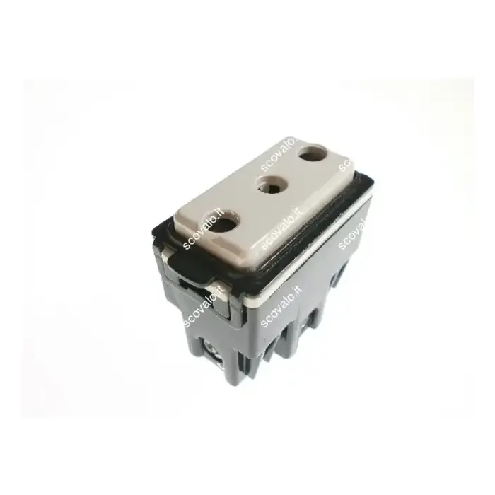 foto del prodotto marlanvil compatibile bticino magic presa grande 16a