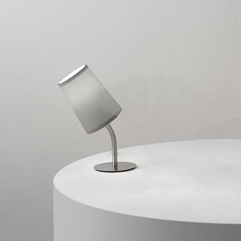 foto del prodotto mash lampada da tavolo in metallo cromo attacco e14 flessibile e orientabile